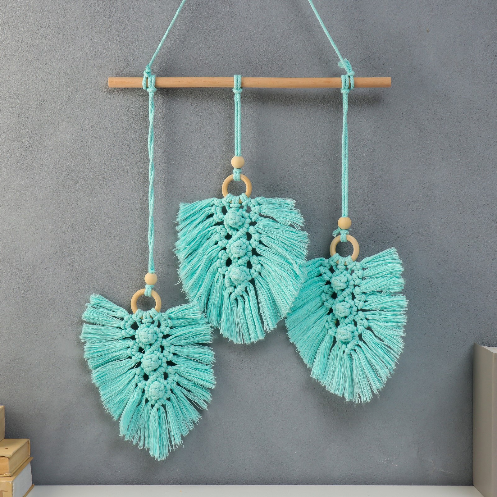 Изображение товара Панно настенное в технике макраме "Три листочка на веточке" бирюза 55x42 см