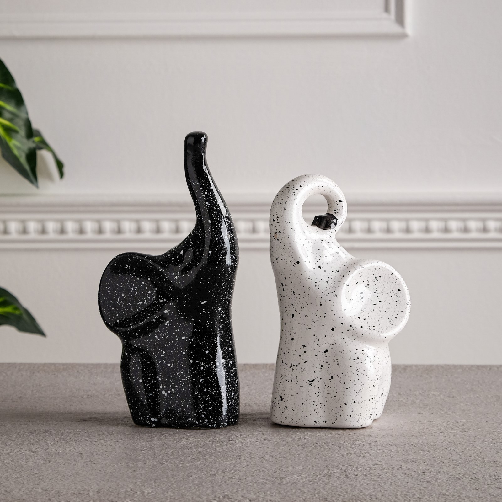 Изображение товара Набор статуэток "Слоны Инь-Янь" гранит бело-чёрный 20 см