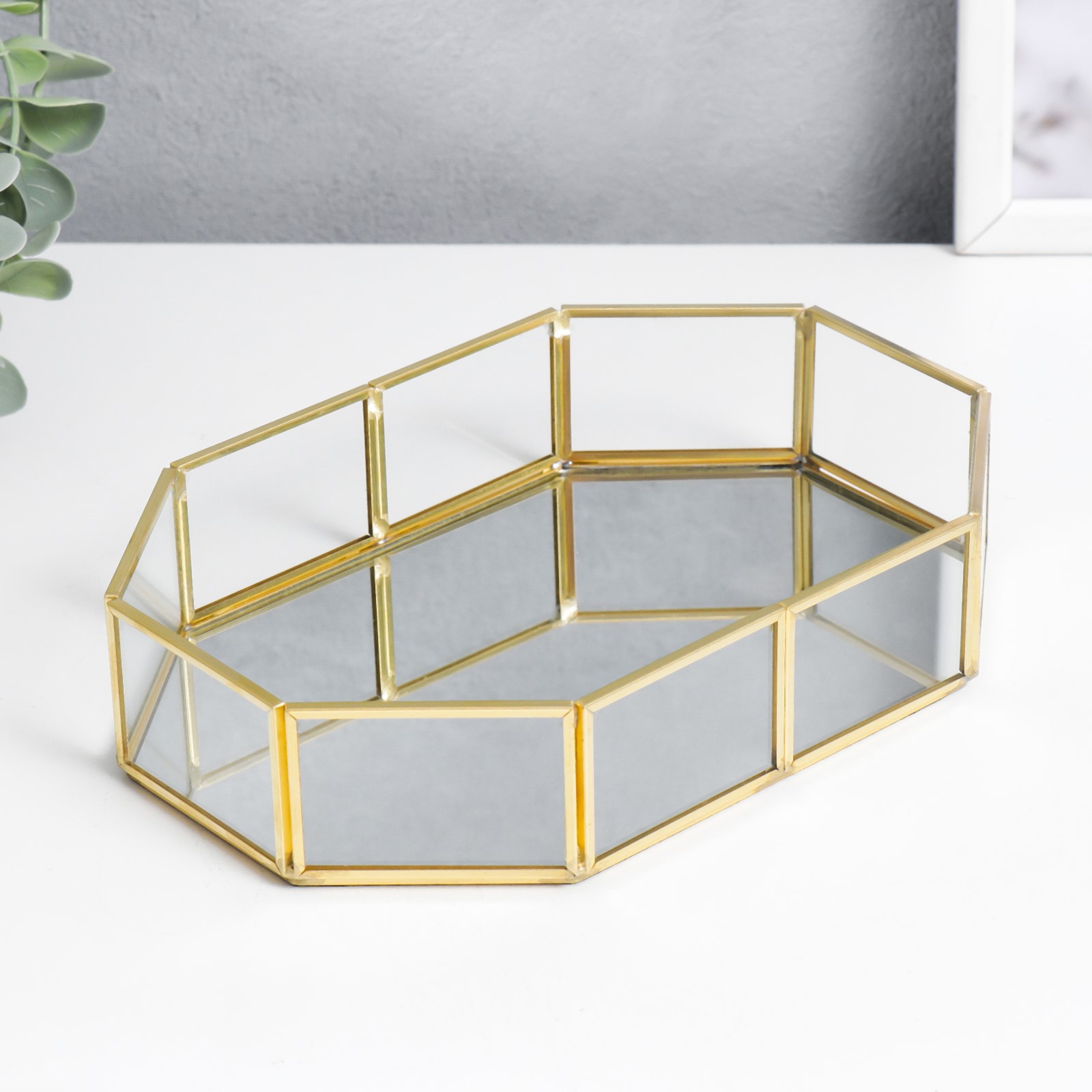 Изображение товара Подставка интерьерная стекло с зеркалом Овал с гранями 4.5x14x20 см