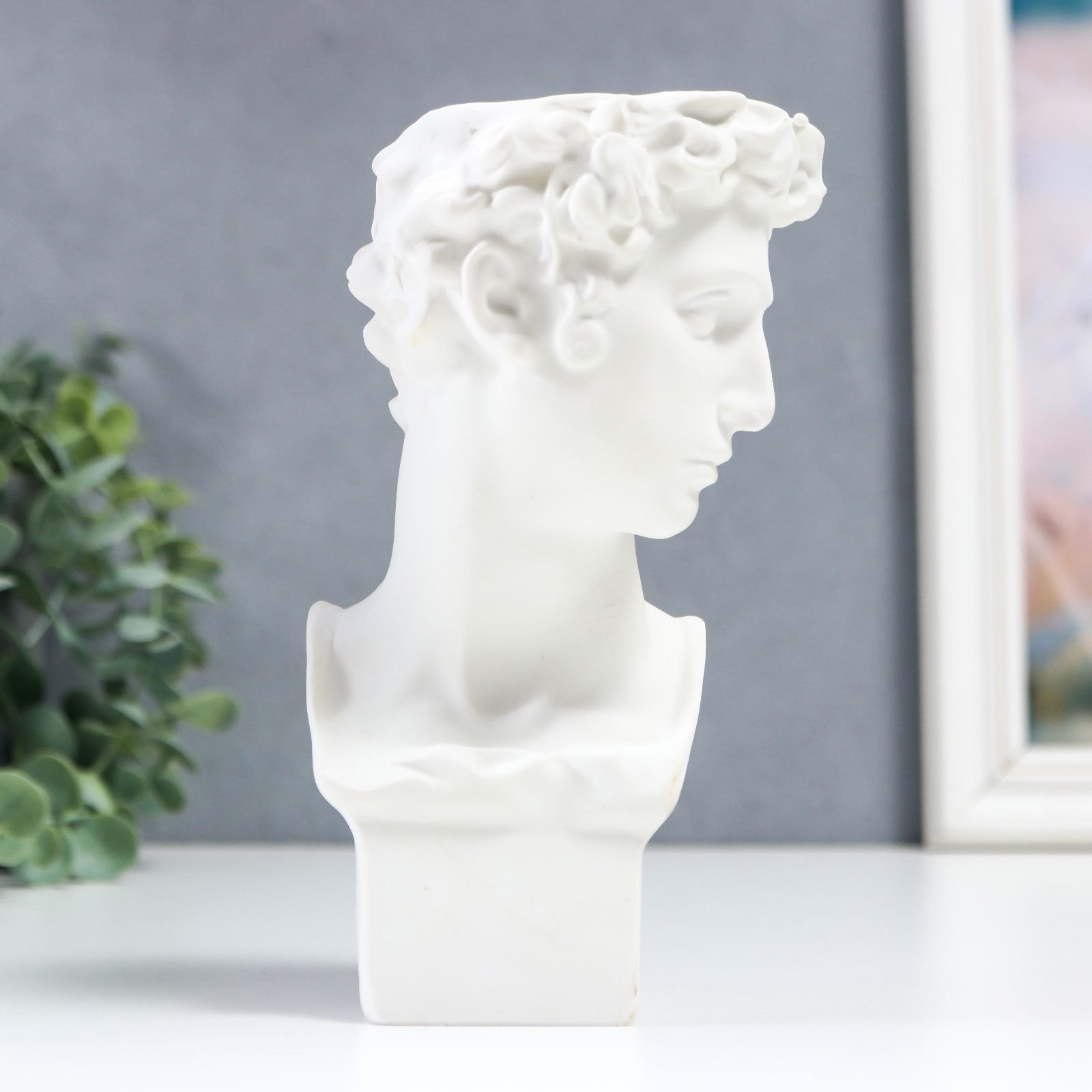 Изображение товара Подставка интерьерная бюст "Давид" белый 17 см
