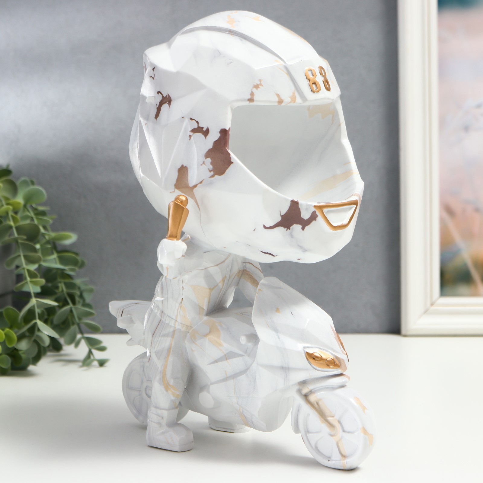 Изображение товара Подставка интерьерная Мотоциклист белый мрамор 26x14x19.5 см