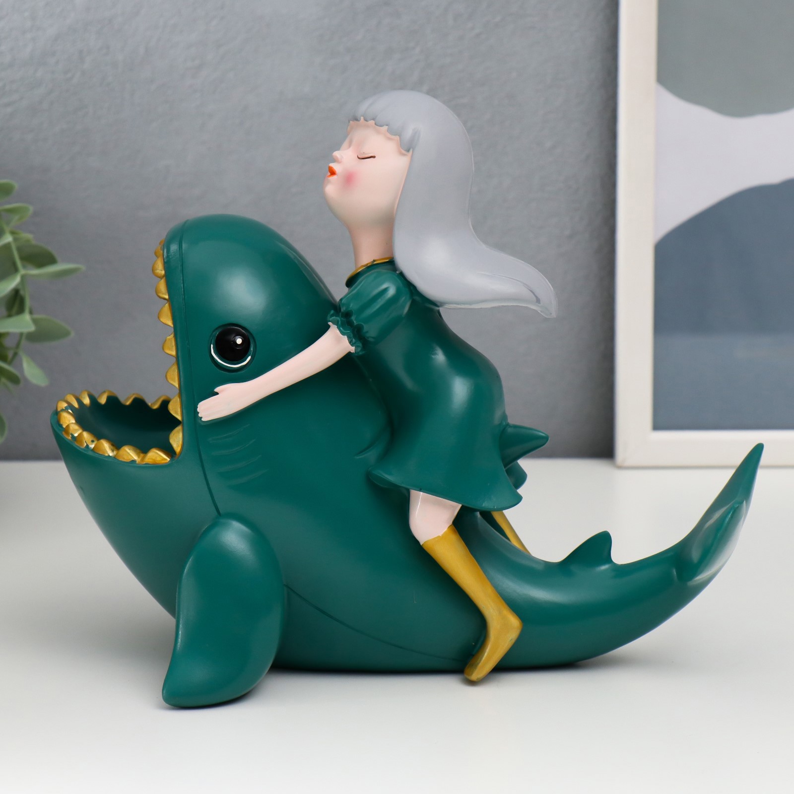 Изображение товара Подставка интерьерная "Малышка верхом на акуле" тёмно-зелёный 18x22x13 см