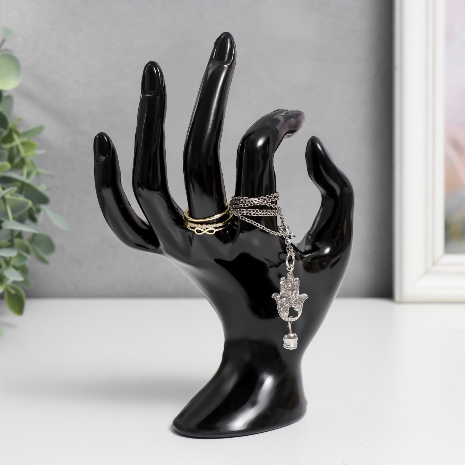 Изображение товара Подставка интерьерная для украшений Рука чёрный 16.5x8 см