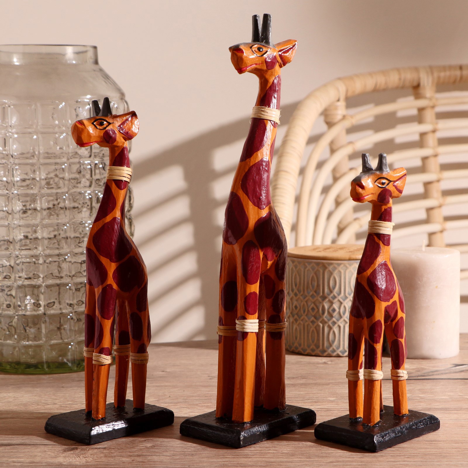 Изображение товара Набор интерьерных сувениров 3 шт "Жирафы с ошейником" (высота 20.25.30) 15x6x30 см