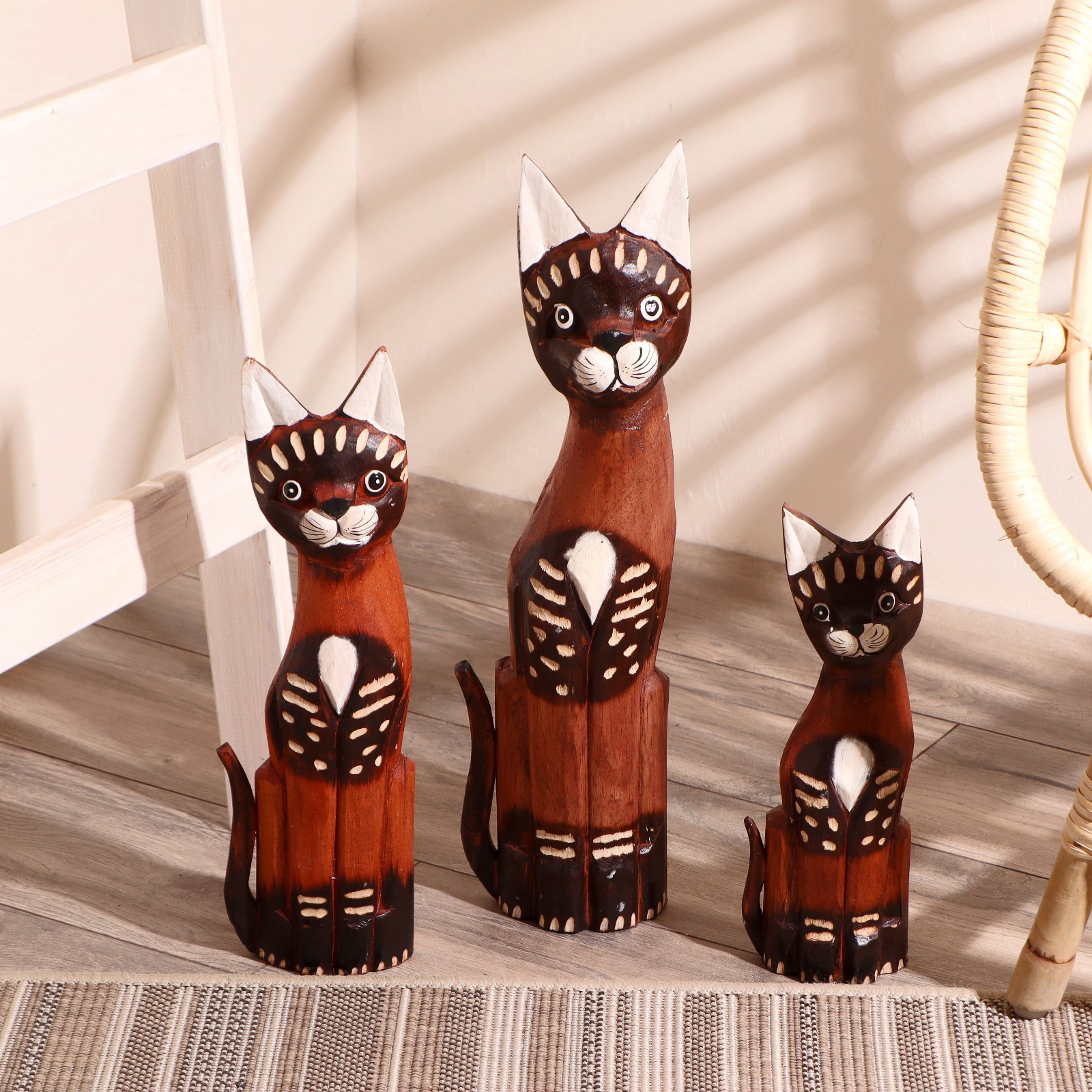 Изображение товара Набор интерьерных сувениров 3 шт "Кошки с ошейниками" (высота 40.50.60) 27x10x60 см