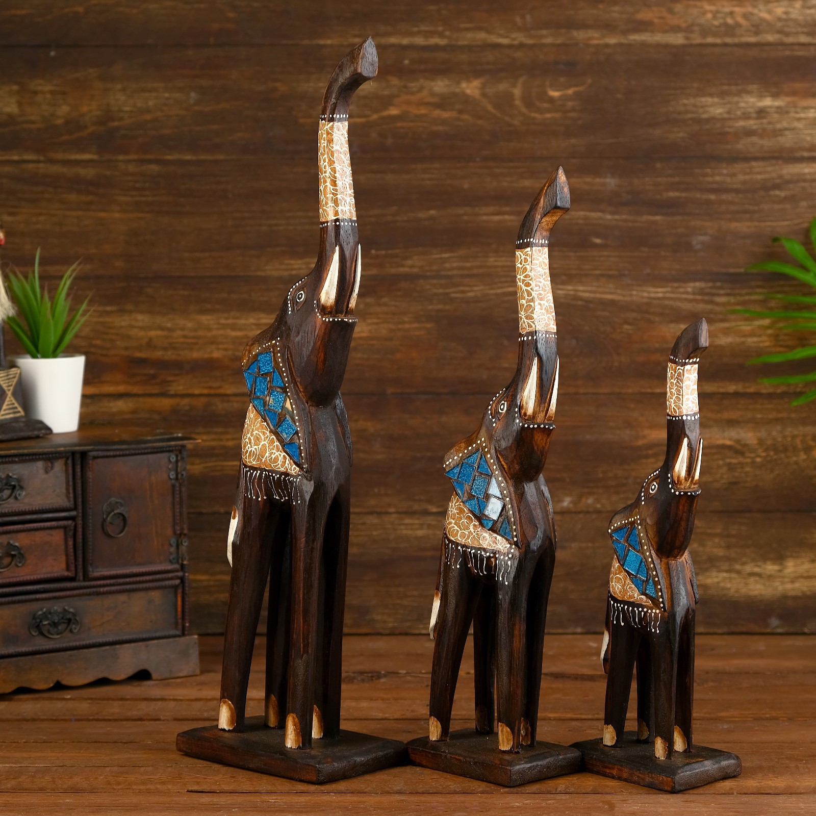 Изображение товара Набор интерьерных сувениров 3 шт Слоники (высота 30.40.50) 18x12x50 см