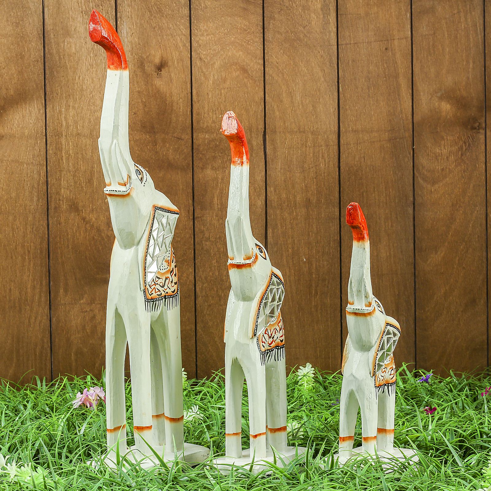 Изображение товара Набор интерьерных сувениров 3 шт Светлые слоники (высота 30.40.50) 18x12x50 см