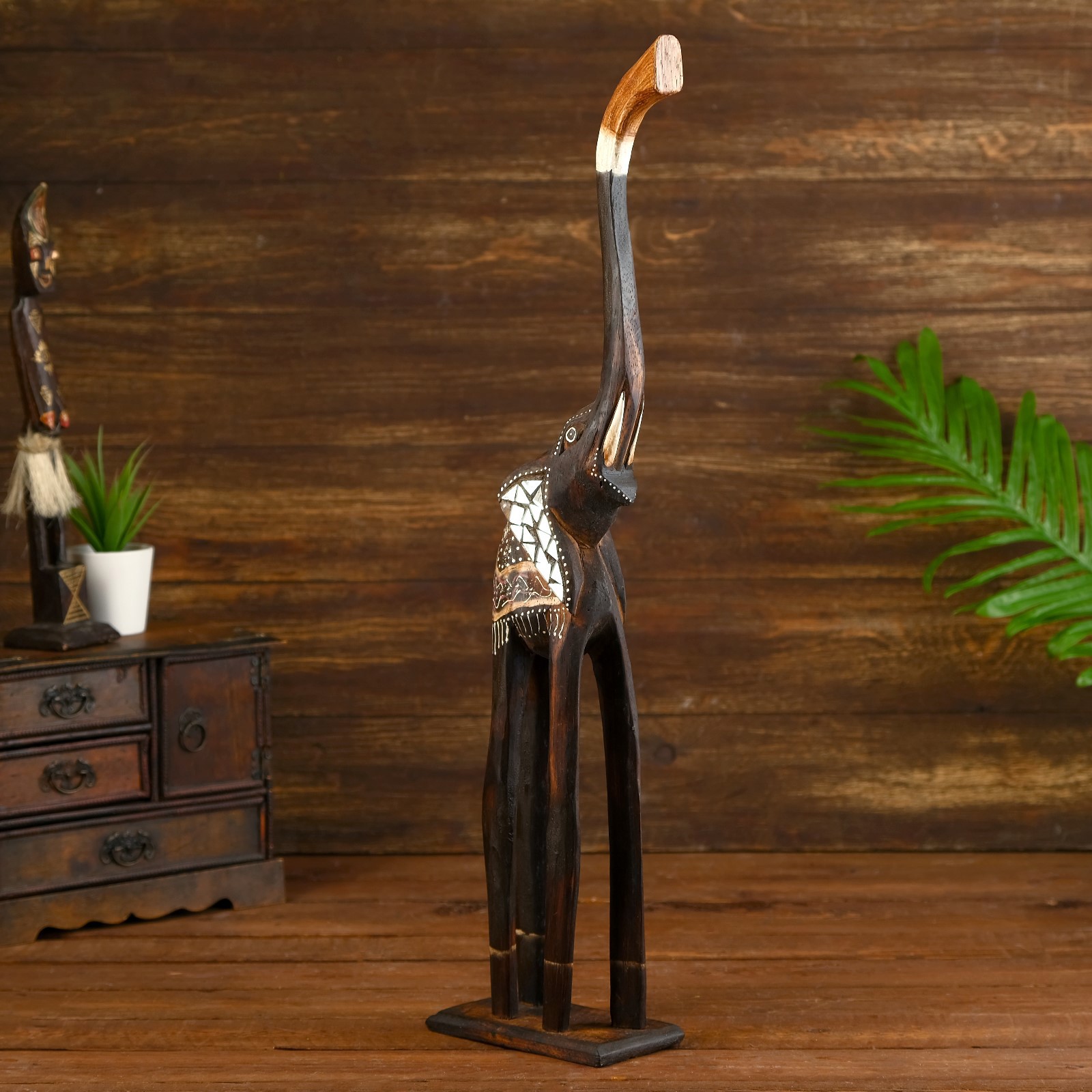 Изображение товара Слон тёмный из дерева 14x9x60 см — интерьерный сувенир