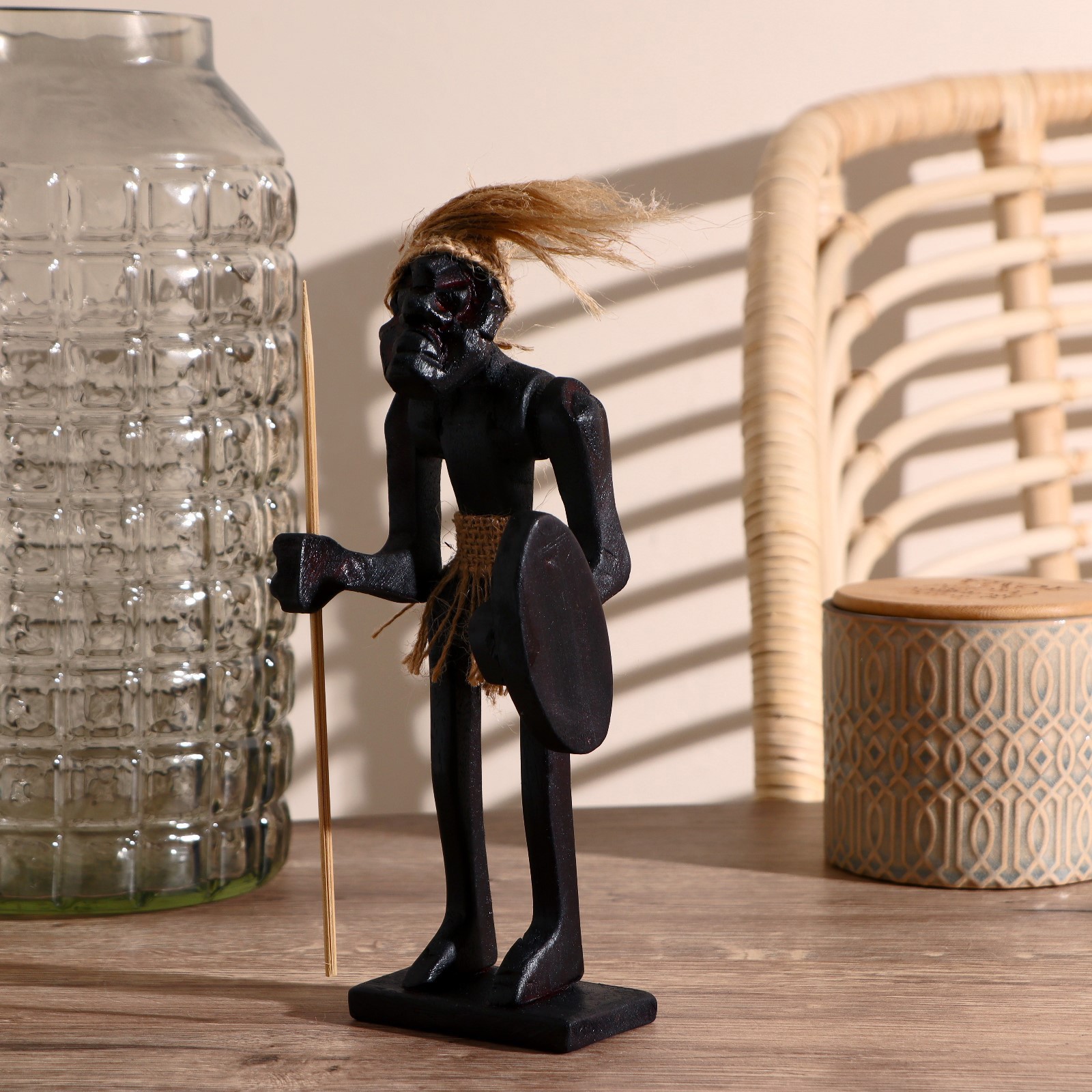 Изображение товара Сувенир Абориген-рыцарь 22 см — деревянная декоративная фигура