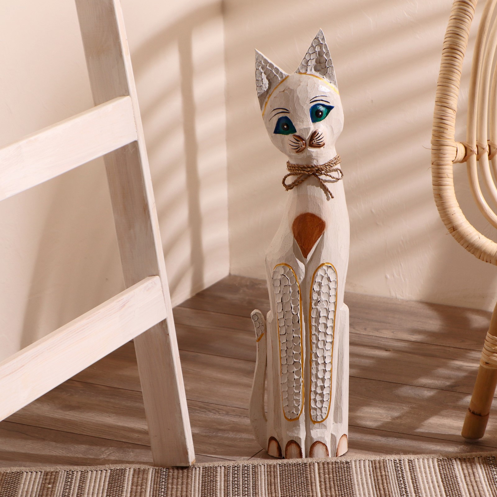 Изображение товара Сувенир интерьерный "Кошка белая с бантом" 60x13x5 см