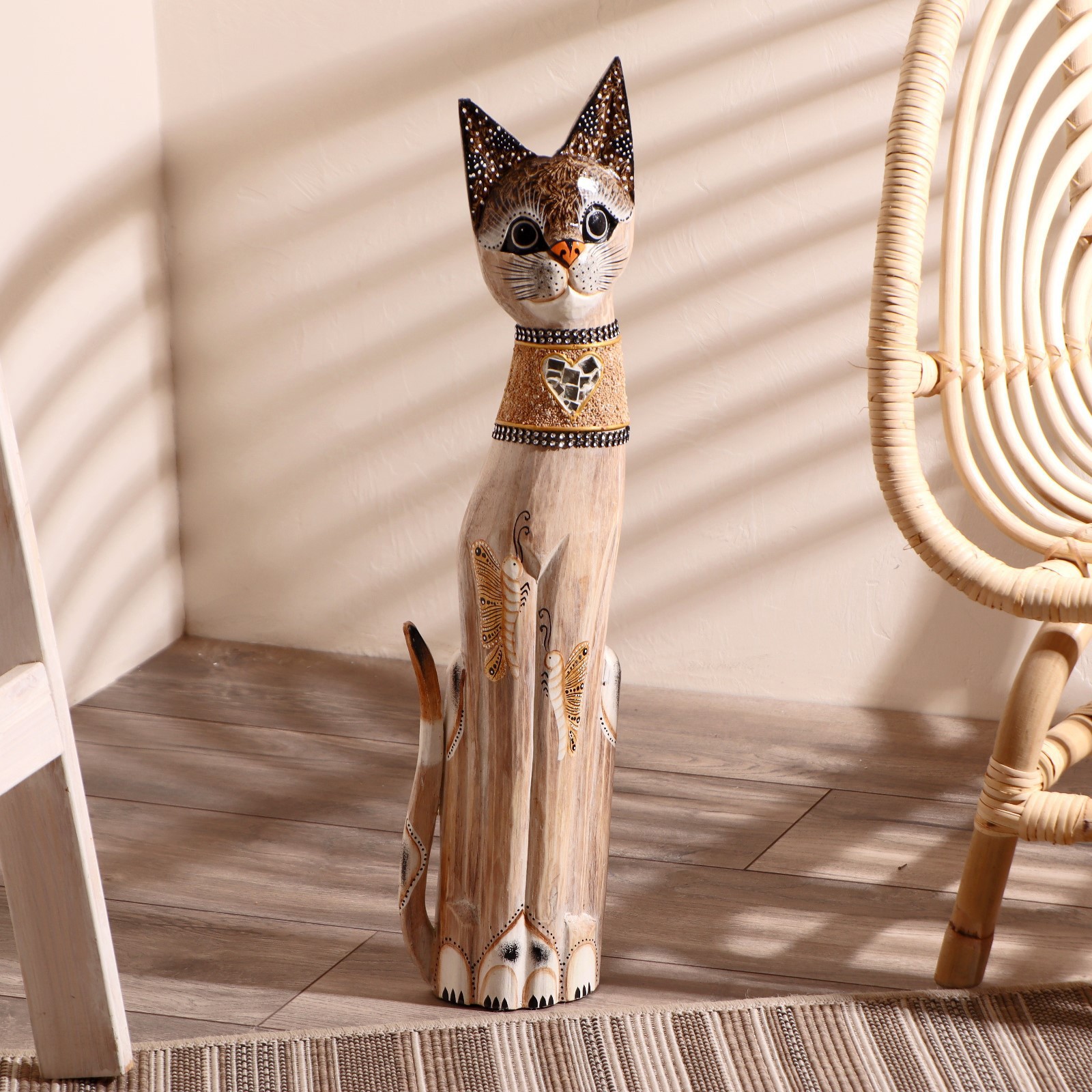 Изображение товара Сувенир интерьерный "Кошка с бабочками и зеркальным сердцем" 60x12x6 см