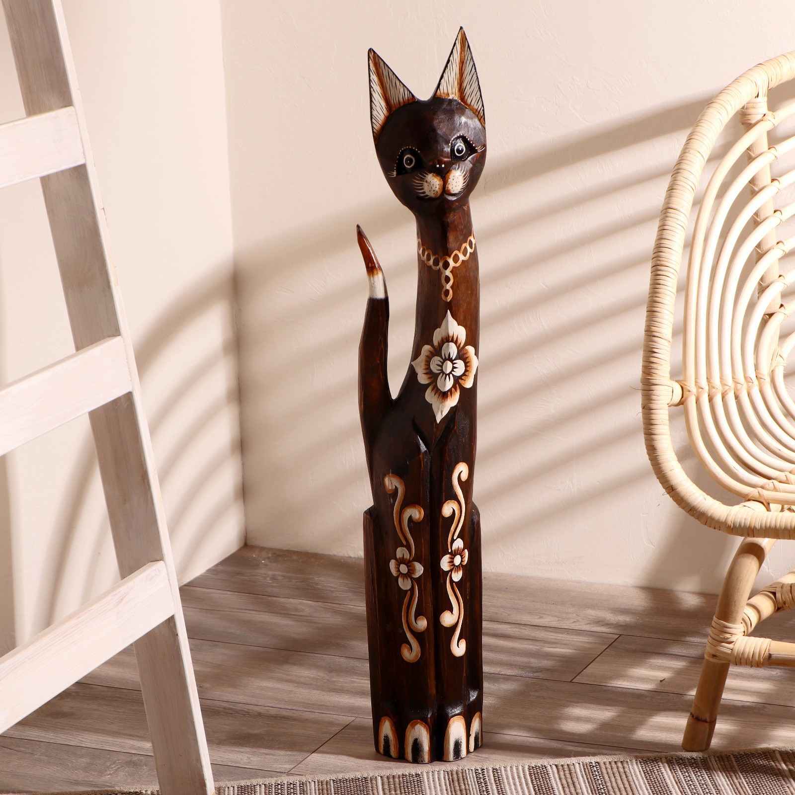 Изображение товара Сувенир интерьерный "Кошка с крупным цветком" 80x17x6 см