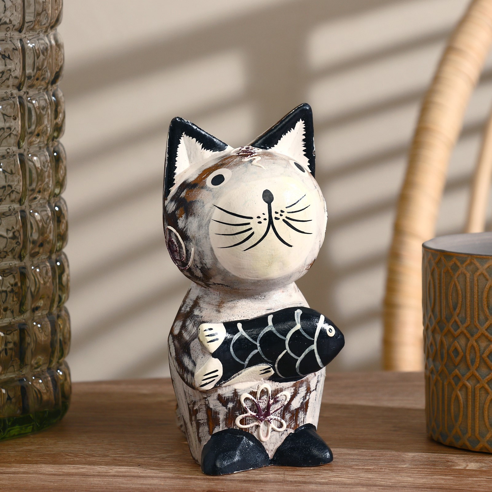 Изображение товара Сувенир интерьерный "Кошка с рыбкой" серая 8x15x17 см