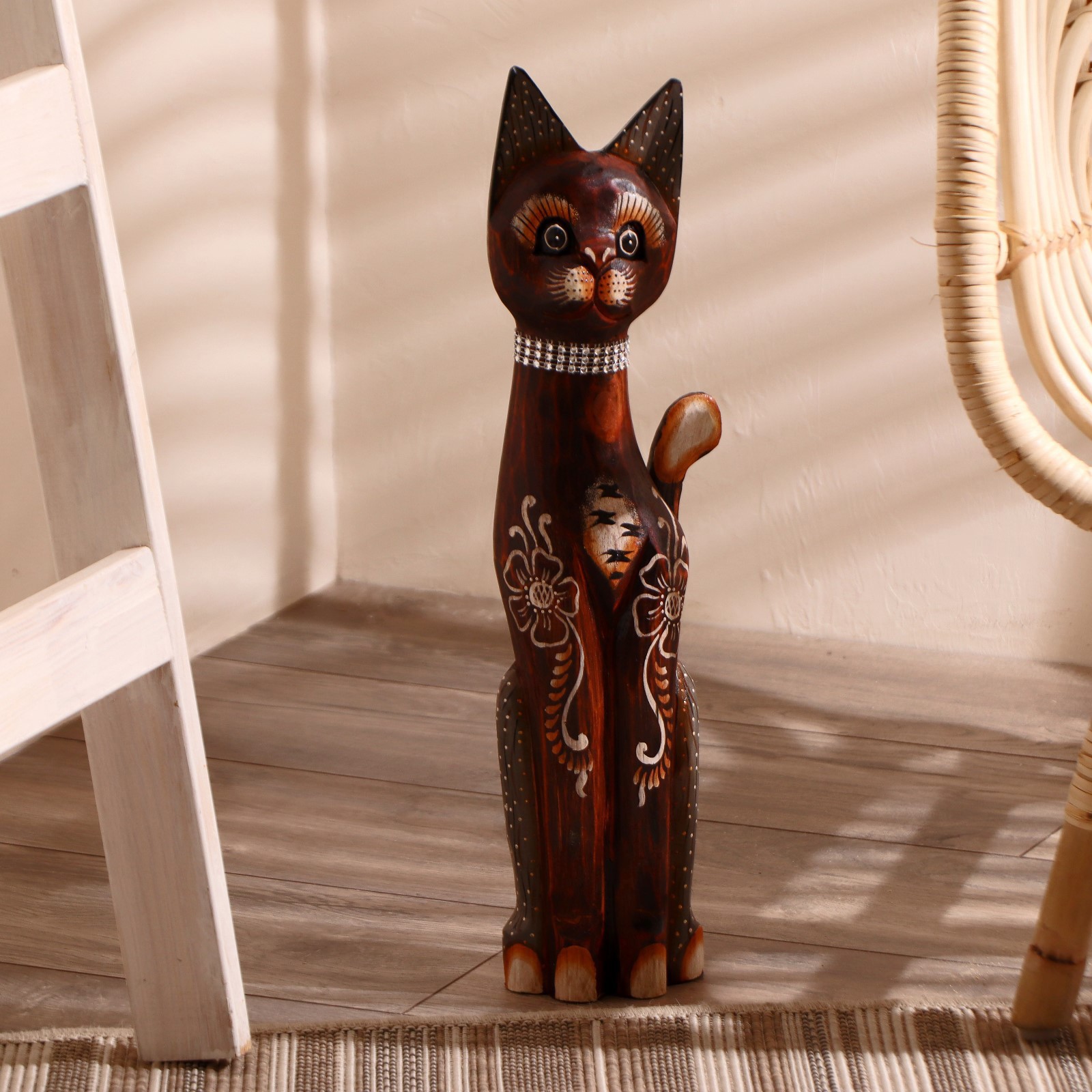Изображение товара Кошка удивленная — интерьерный деревянный сувенир 50 см