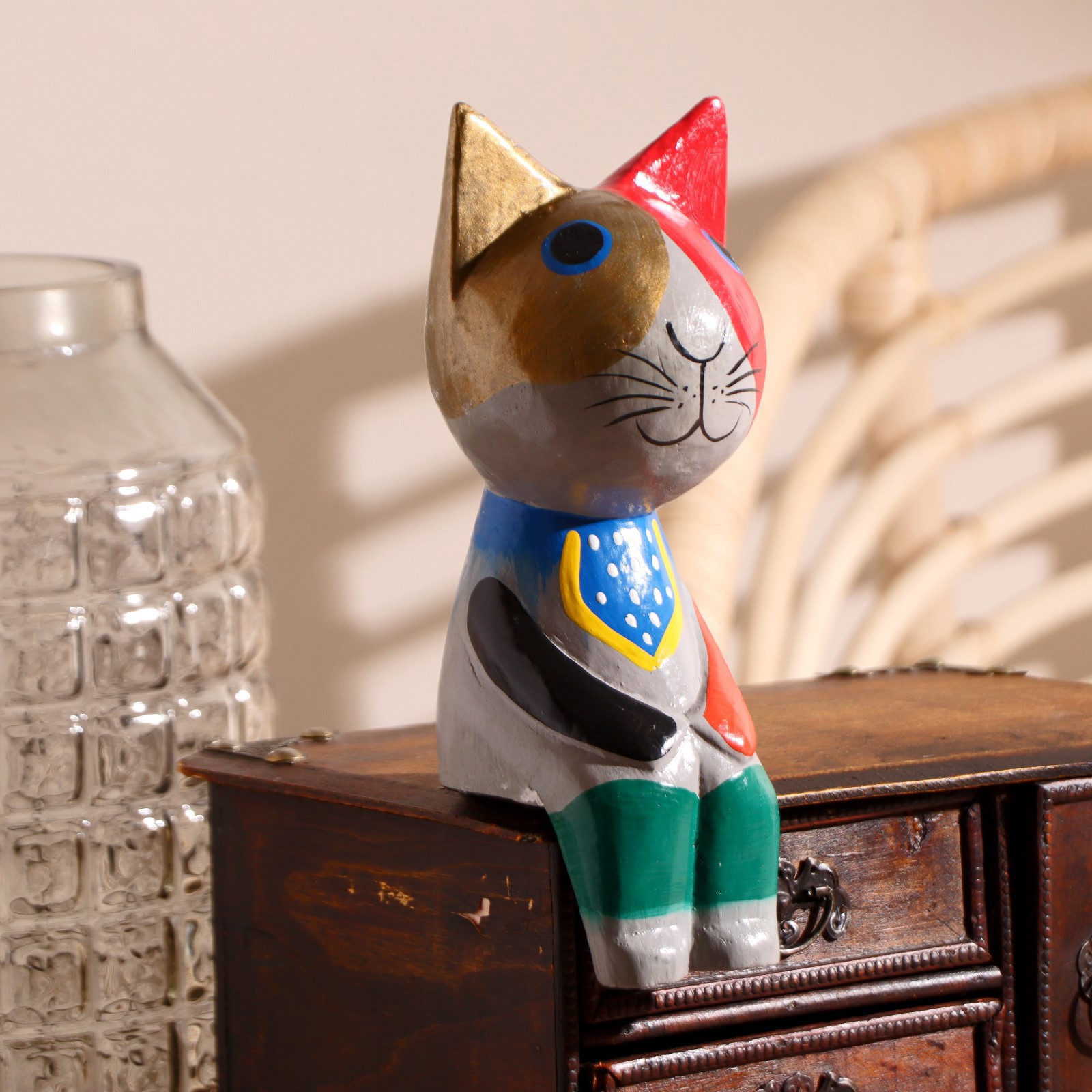 Изображение товара Сидячий кот — интерьерная фигура из дерева, 6x7x20 см