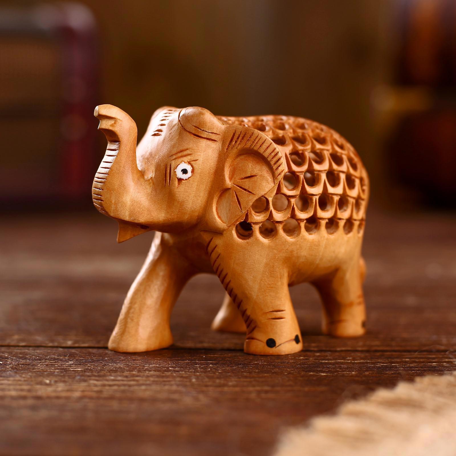 Изображение товара Слонёнок резной светлый — декоративная фигура ручной работы
