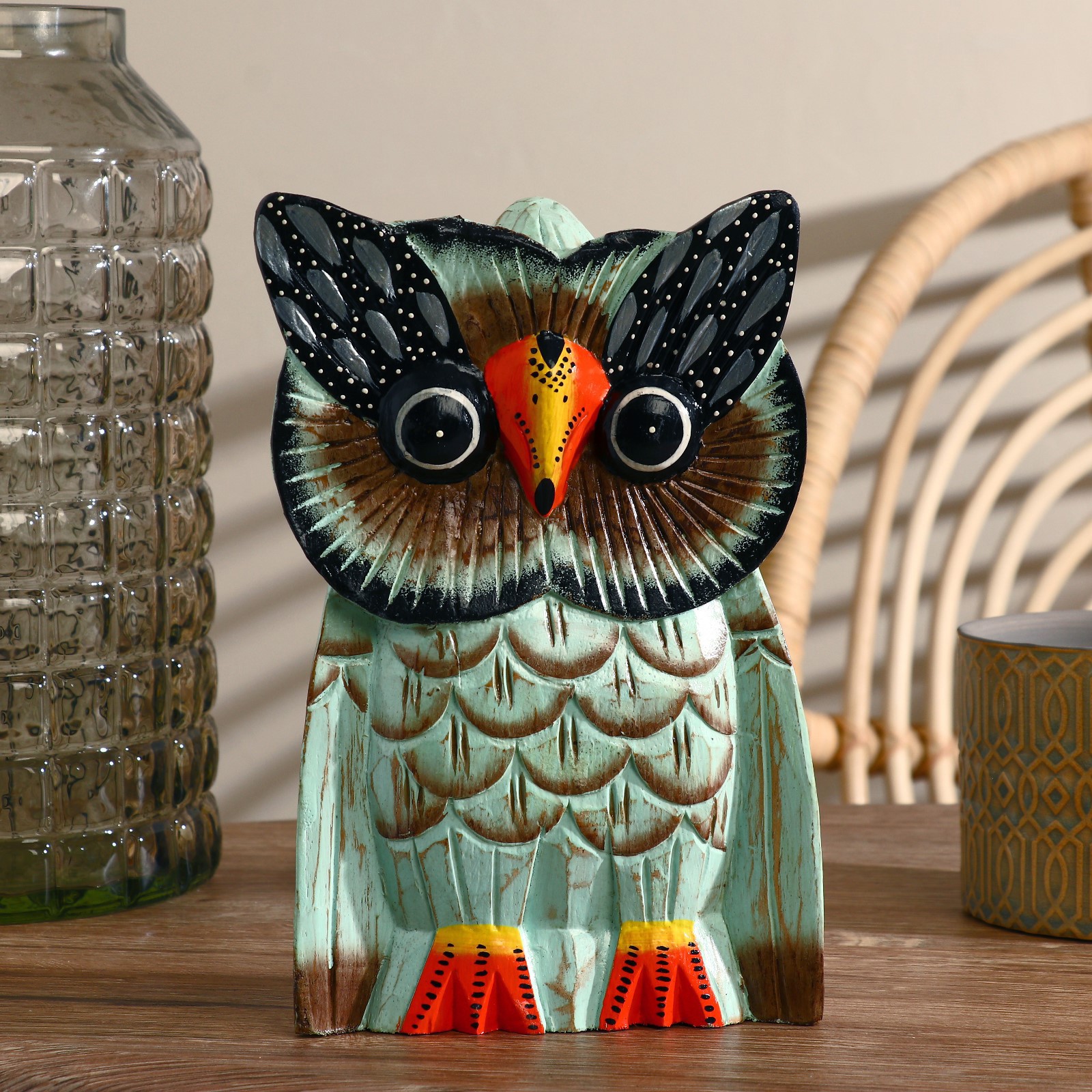 Изображение товара Сова с узорчатой грудкой — мятная, 25 см, декоративная фигура из дерева