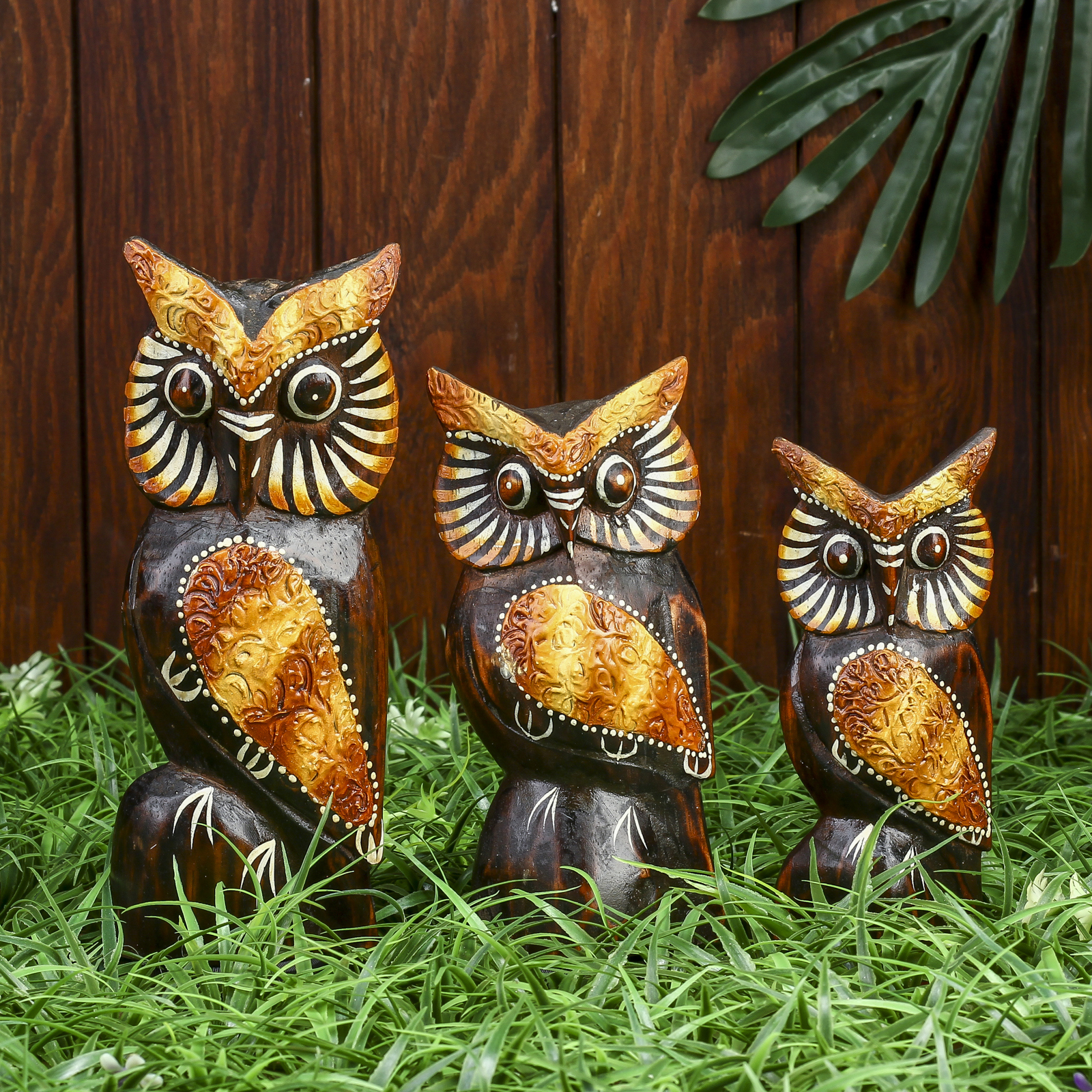 Изображение товара Набор сувениров интерьерных 3 шт "Совушки на крыльях резьба на камне" высота 15, 18. 21 см