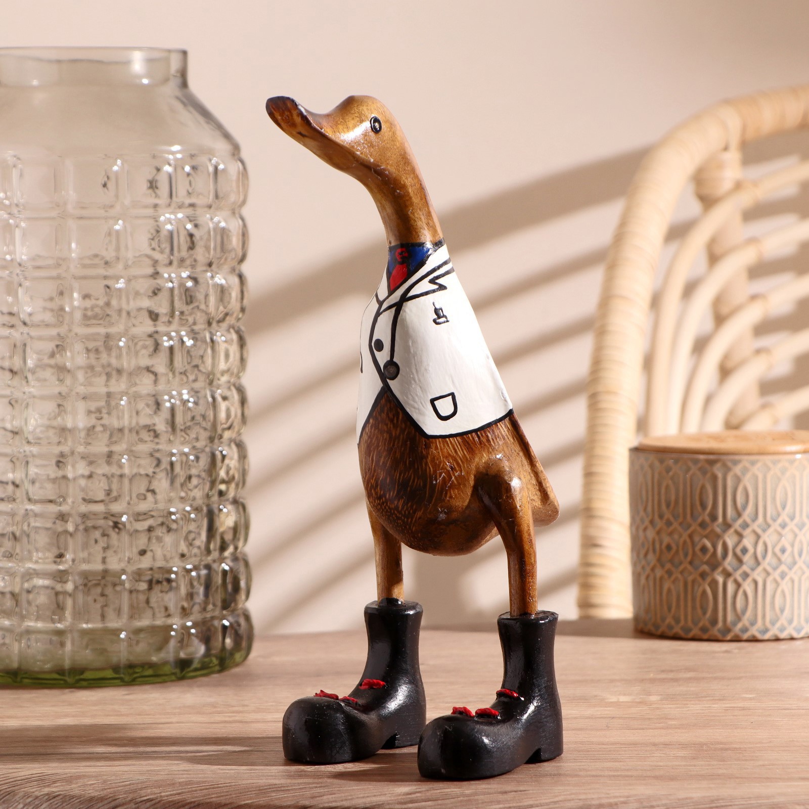 Изображение товара Утка в белом пиджаке — декоративная фигура из дерева, 13×9×27 см