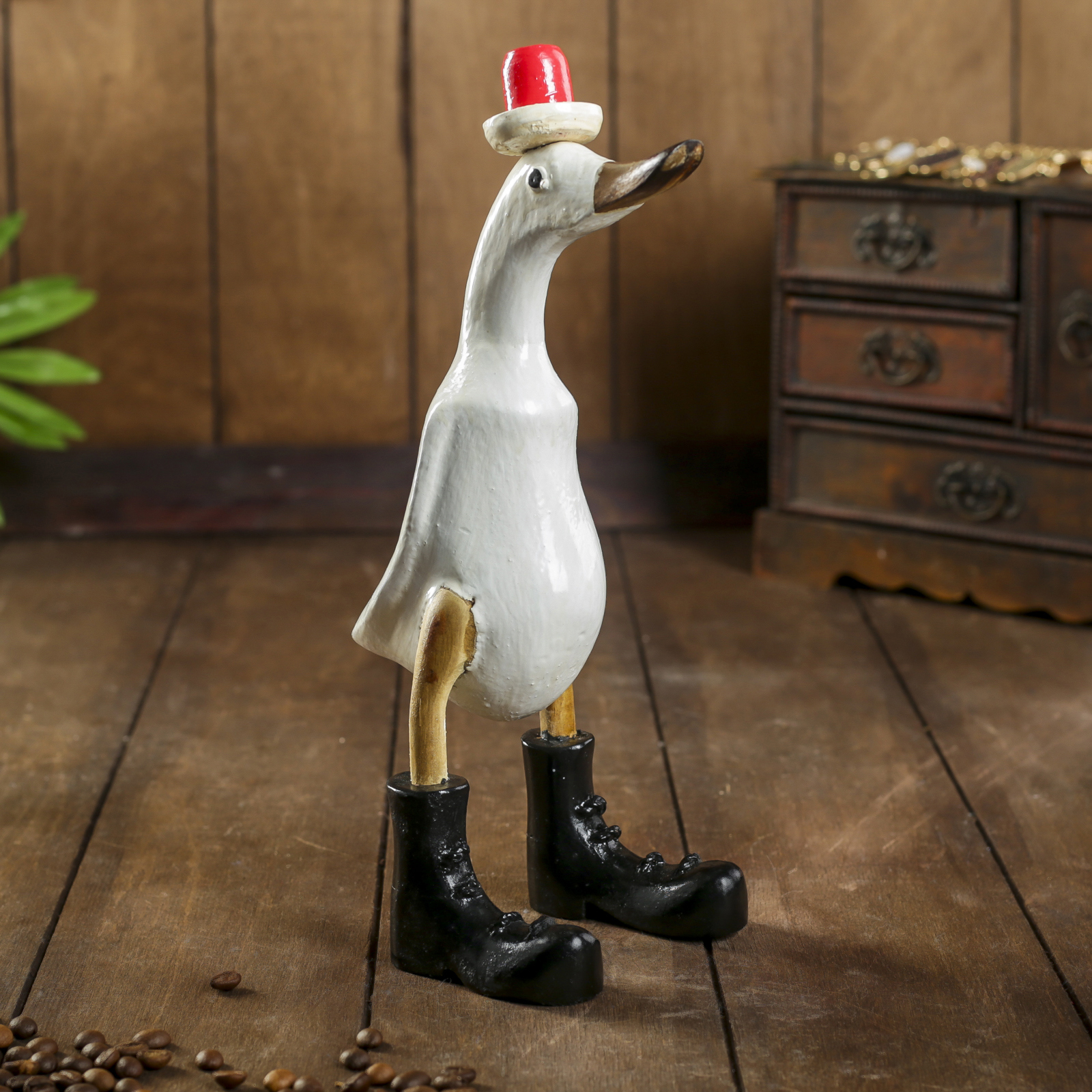 Изображение товара Утка в новогоднем колпаке — декоративная фигура из дерева, 13x9x27 см