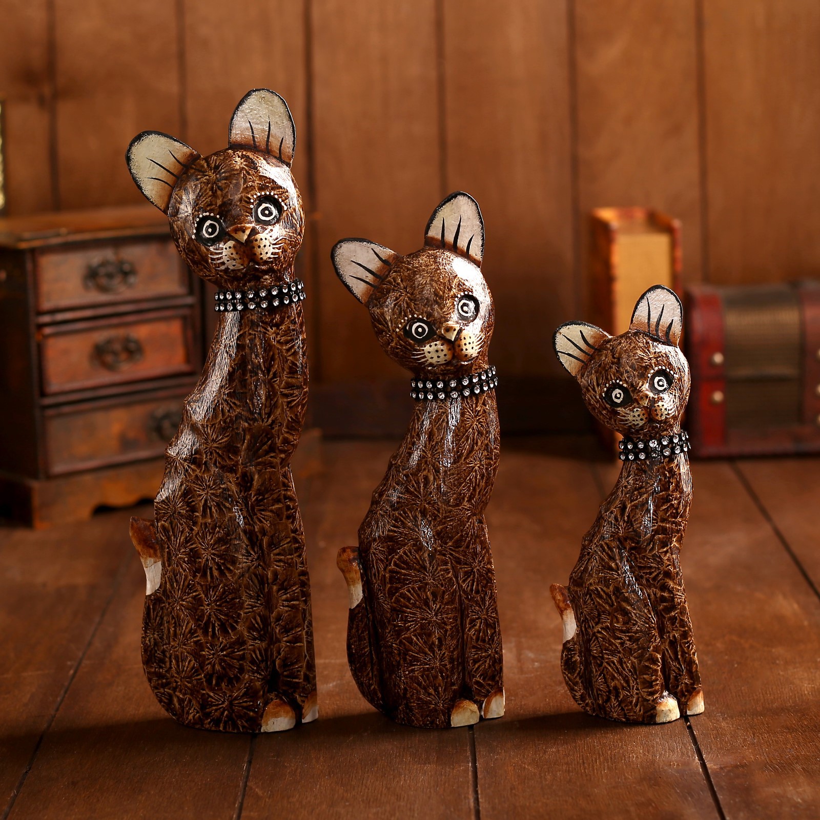 Изображение товара Набор сувениров интерьерных 3 шт "Кошки ошейники в стразах" высота 30, 25, 20 см