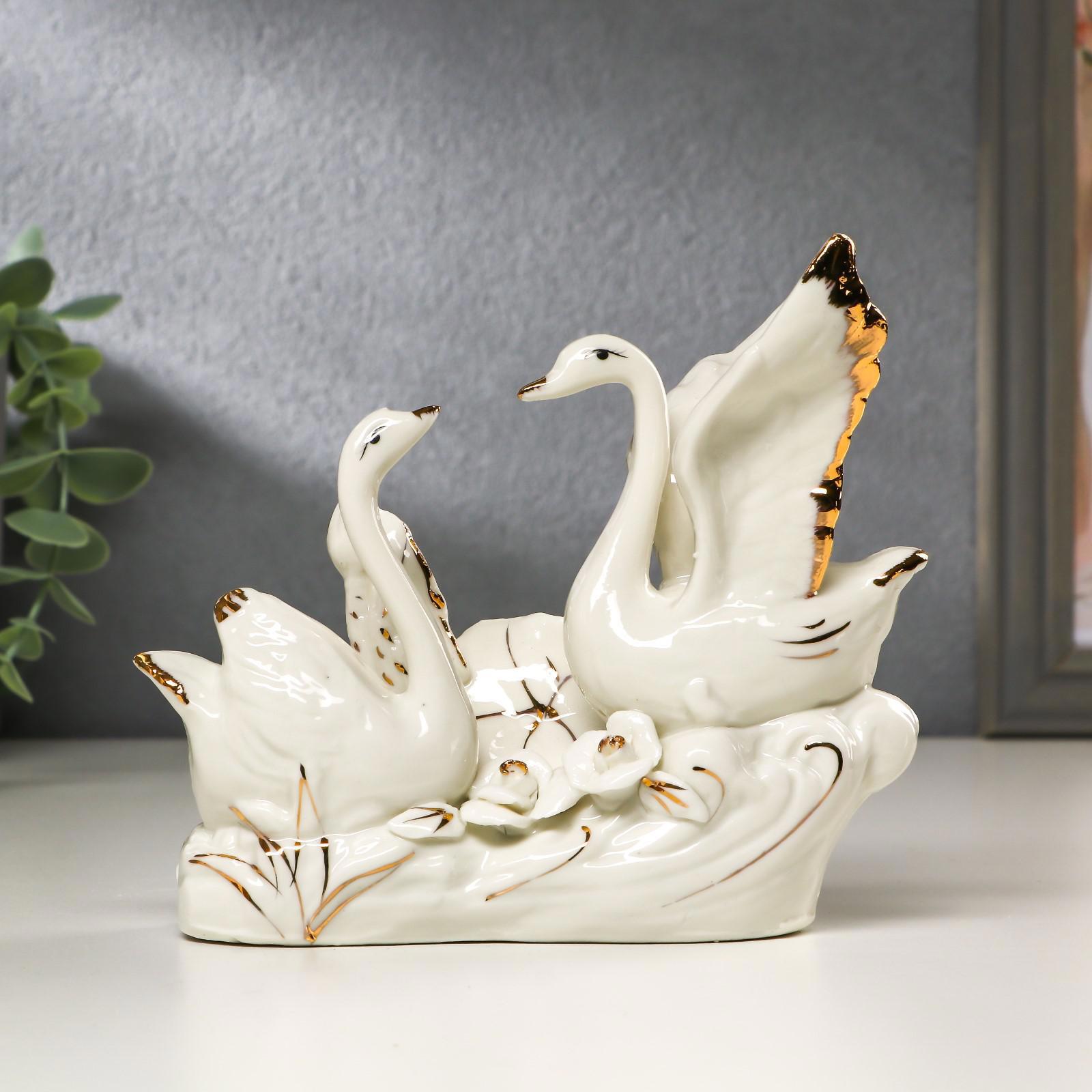 Изображение товара Два лебедя с лотосом — декоративная керамическая фигура SIMALAND
