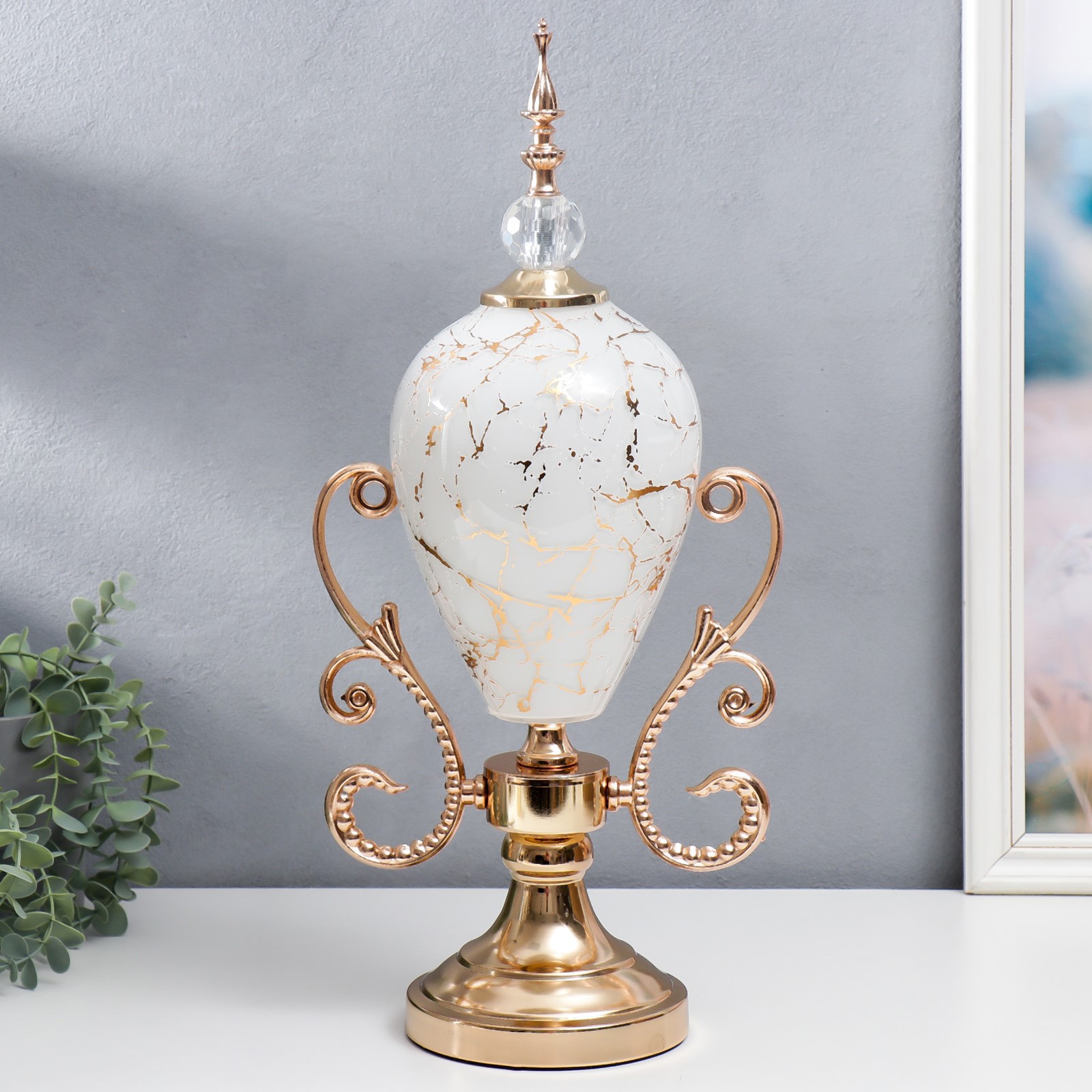 Изображение товара Сувенир интерьерный "Изящный кубок" золото, кракелюр 49x12.5x24 см