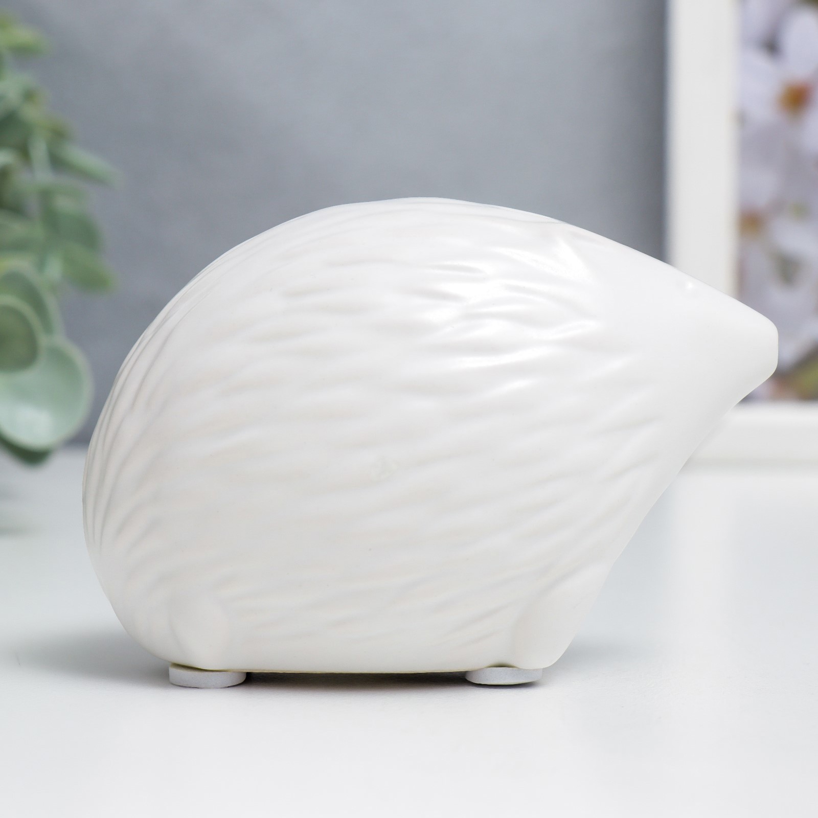 Изображение товара Сувенир интерьерный "Белый маленький ёжик" матовый 6x5.2x8.8 см