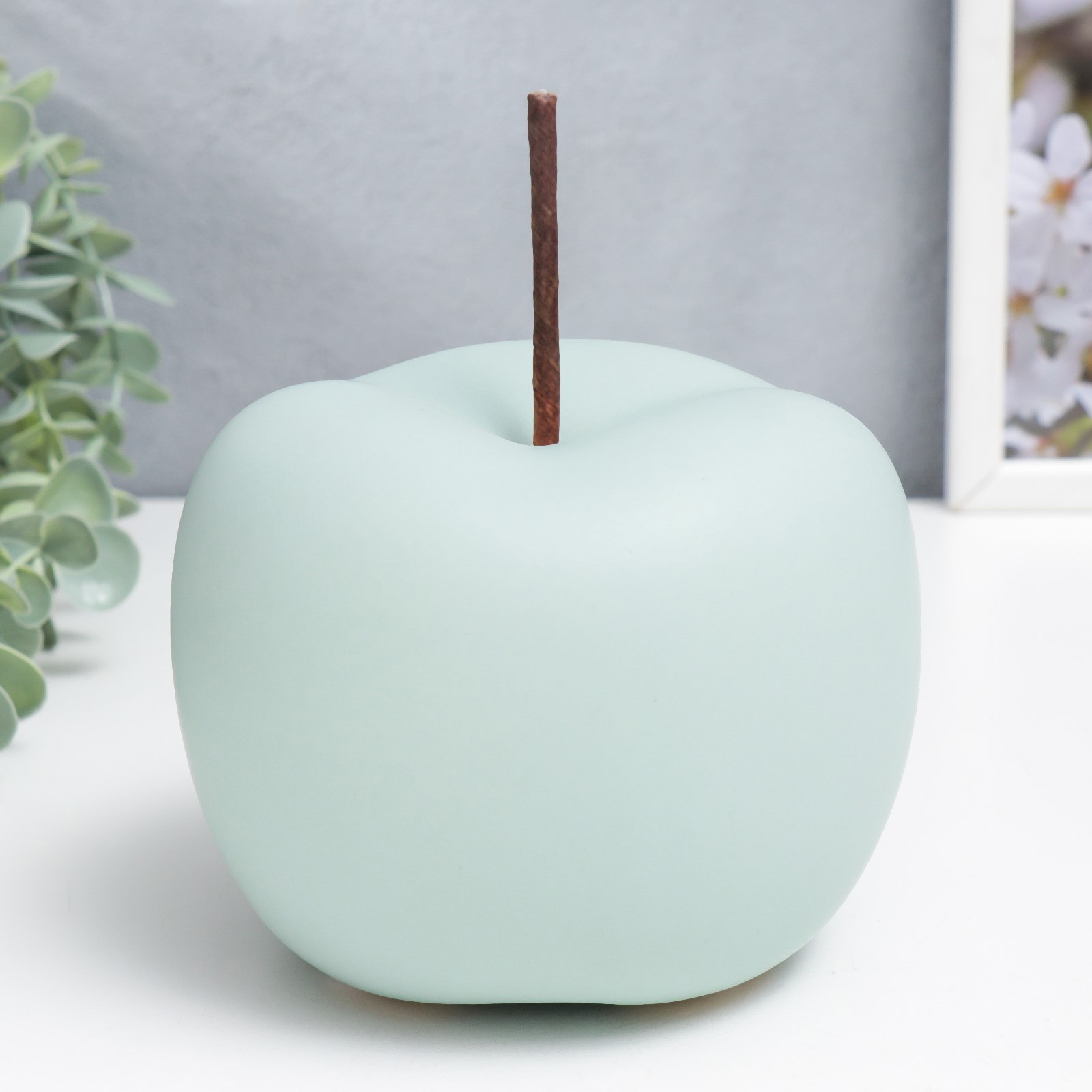 Изображение товара Сувенирная фигура SIMALAND Голубое матовое яблоко 12x12x12 см