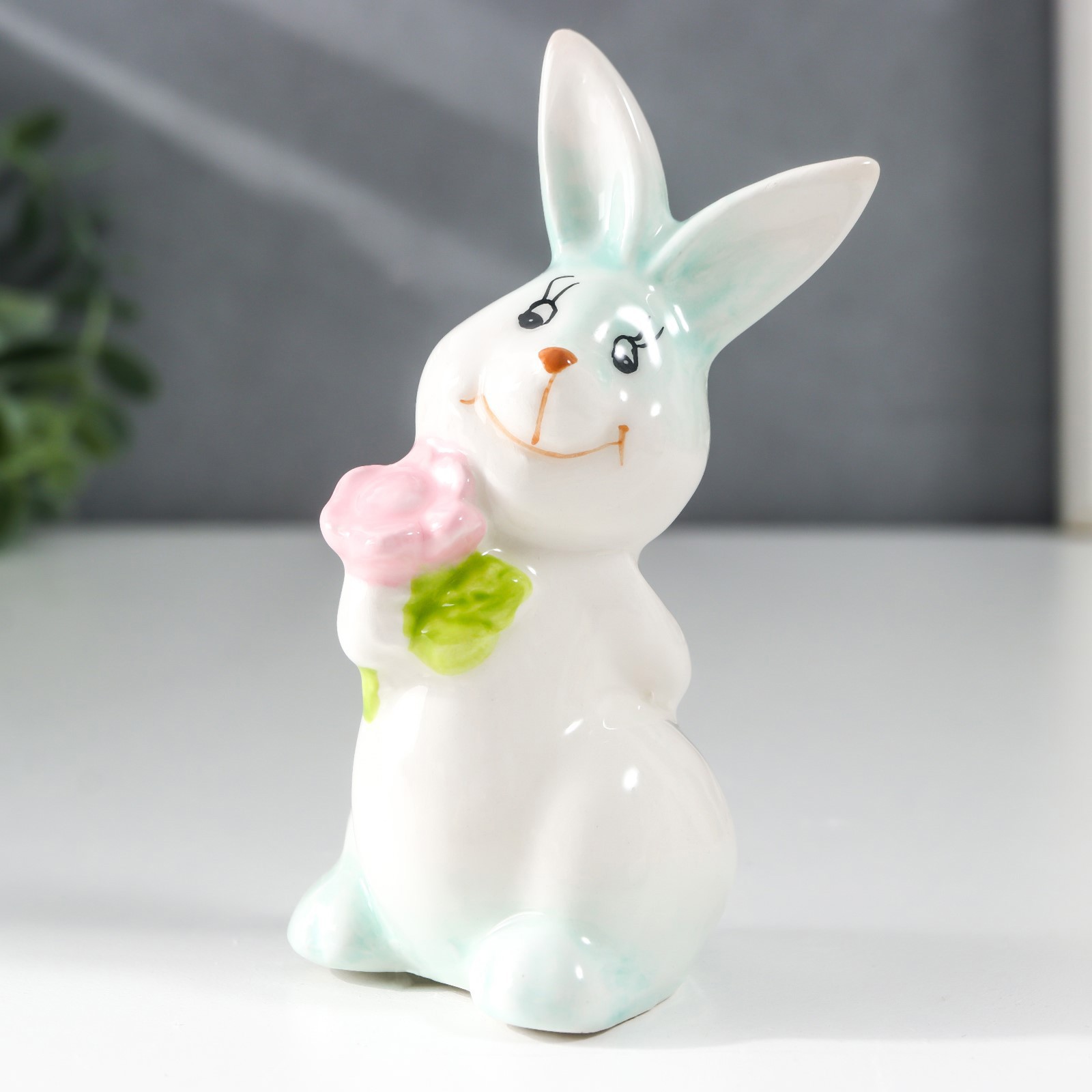 Изображение товара Сувенир интерьерный "Голубой зайчик с цветком" 5x5x9.8 см