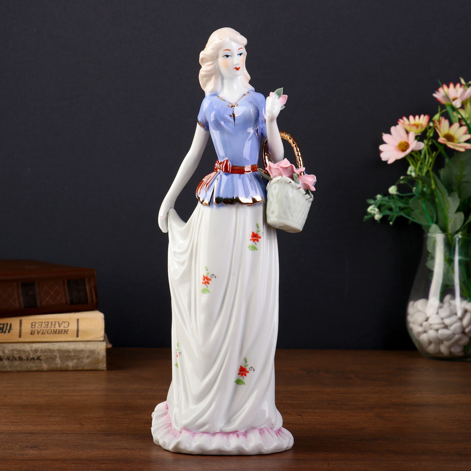 Изображение товара Сувенир интерьерный Девушка в юбке в цветах с корзиной бело-голубая 31x12x9 см
