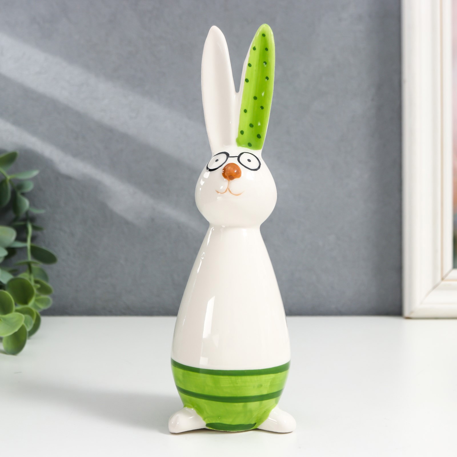 Изображение товара Сувенир интерьерный "Зайчик с зелёным ушком" 6.2x5.8x18.9 см