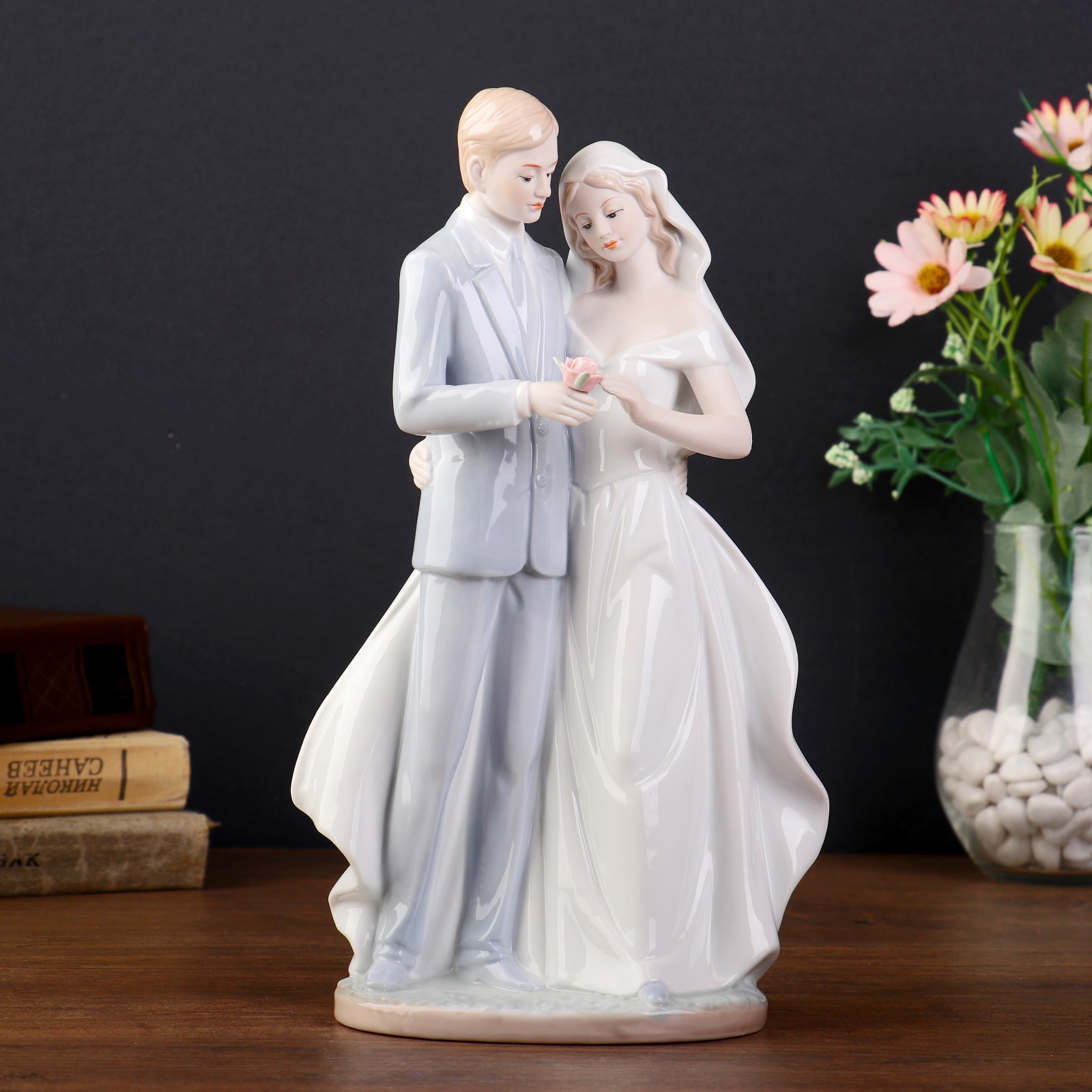 Изображение товара Сувенир интерьерный Новобрачные 28x16x10 см — керамическая фигура