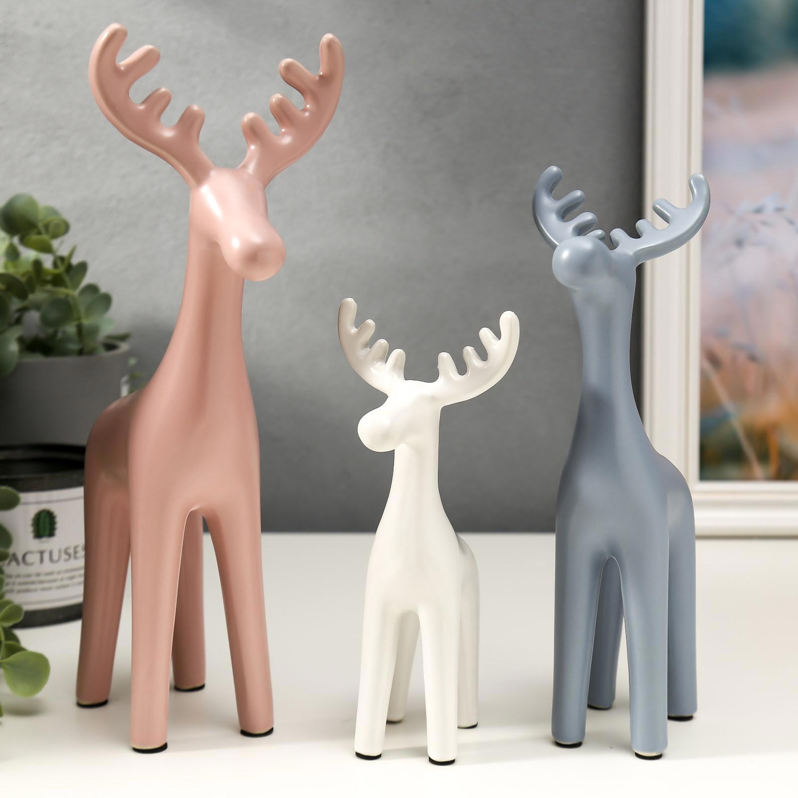 Изображение товара Набор сувениров интерьерных 3 шт "Семейство лосей" матовый высота 17. 22. 26.5 см