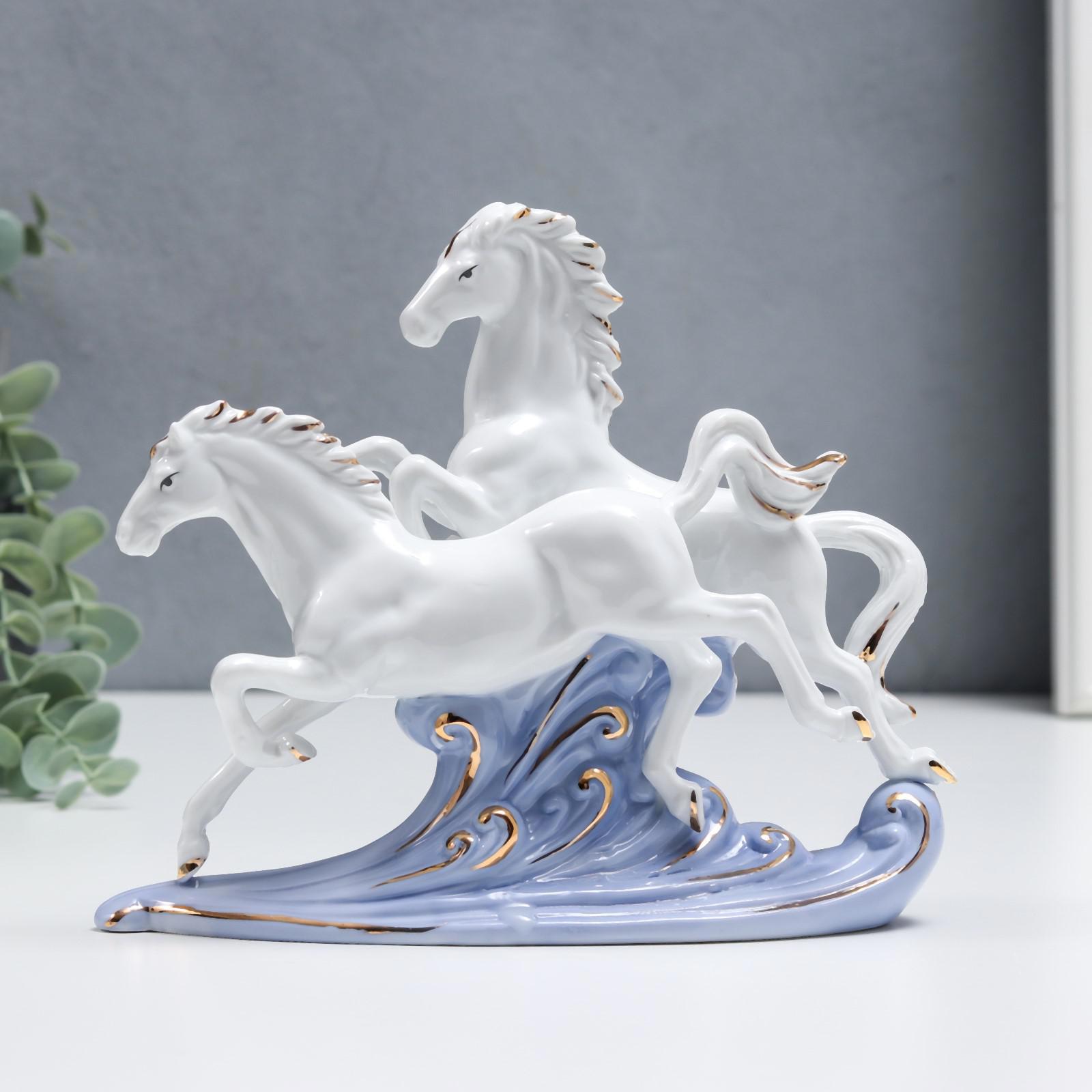 Изображение товара Декоративная фигура SIMALAND Скачки арабских скакунов Белый с золотом 16 см