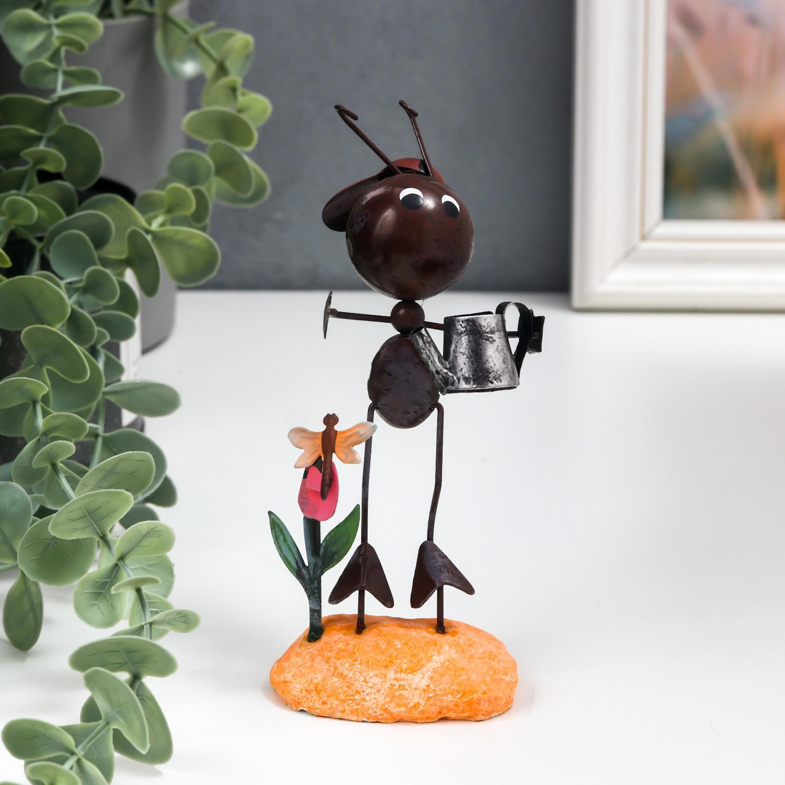 Изображение товара Сувенир интерьерный Муравей поливает цветочек 15x4x6 см