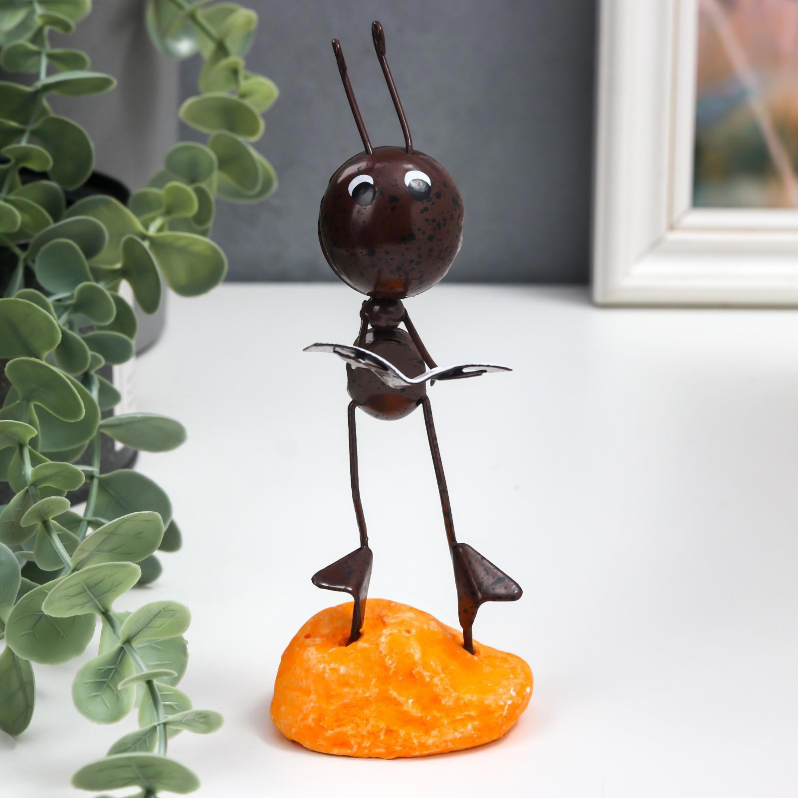 Изображение товара Муравей с книгой — декоративная фигура, металл