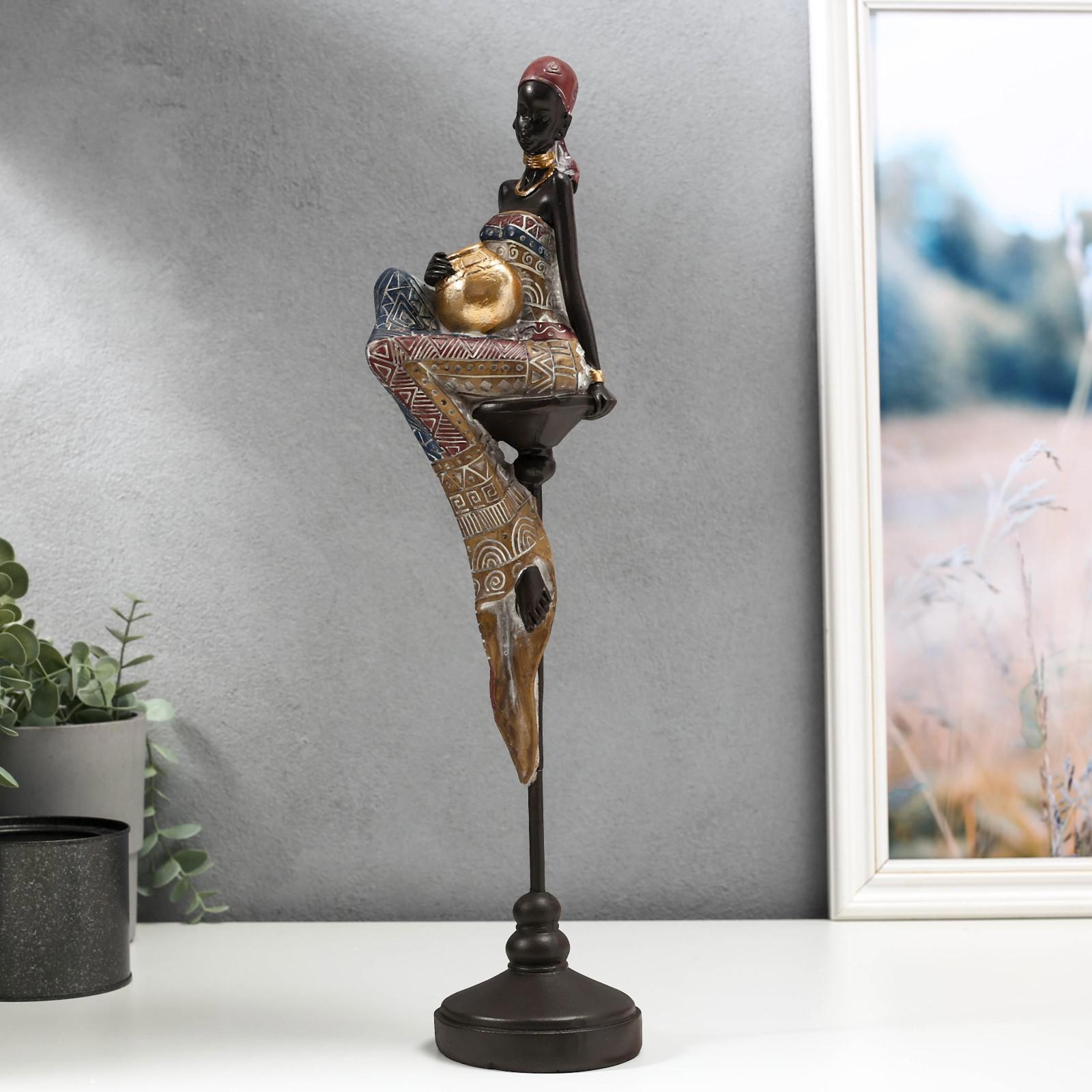 Изображение товара Декоративная фигура Африканка с кувшином, геометрия, на стуле — 43x11x9,3 см