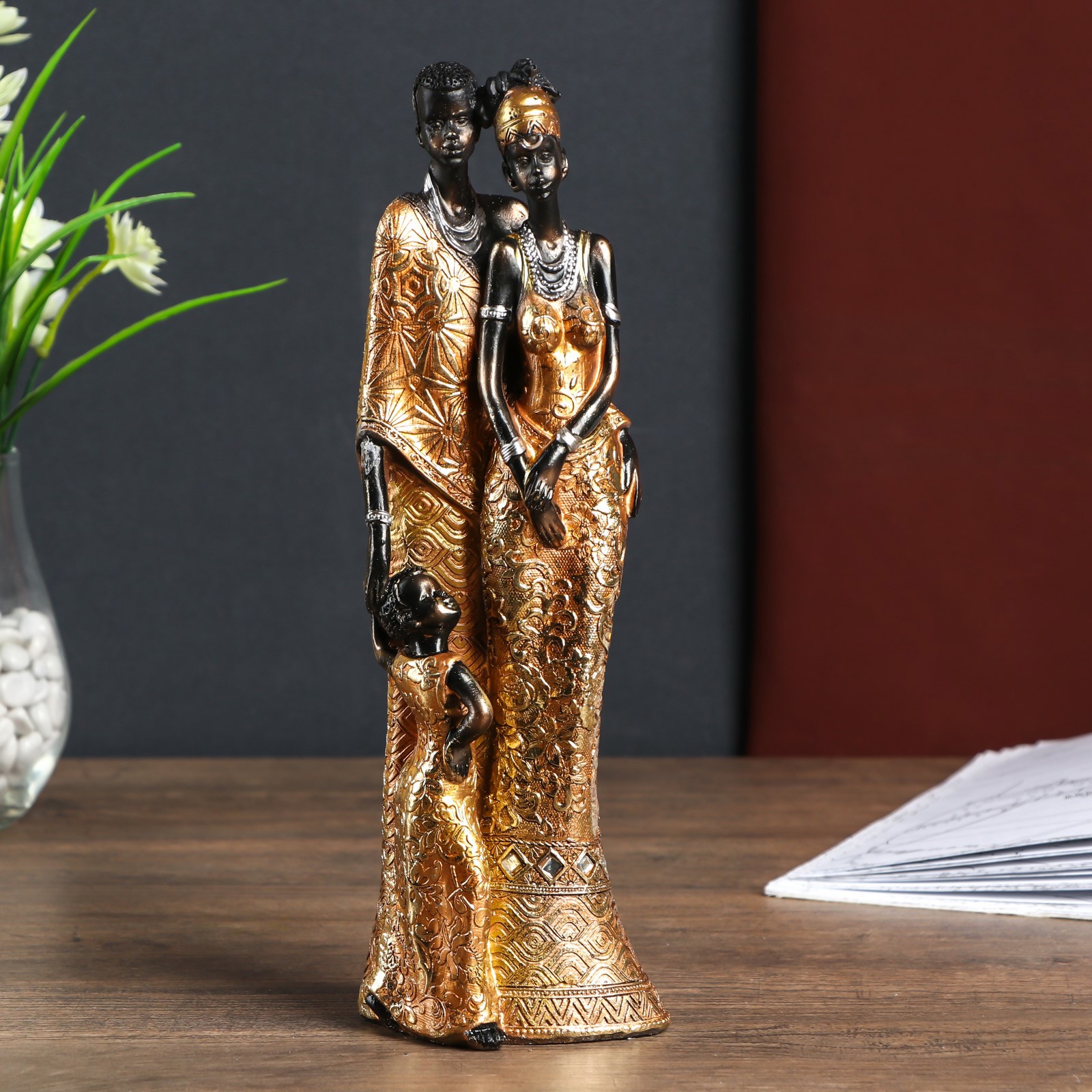 Изображение товара Сувенир интерьерный "Африканская семья" наряд с золотыми узорами 30.5x7.4x10.2 см