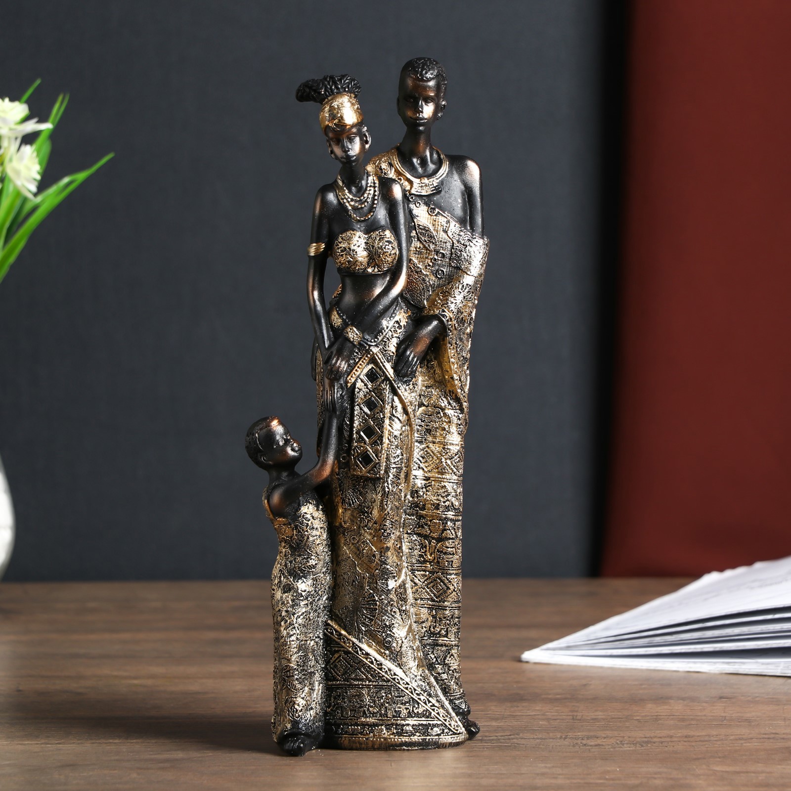 Изображение товара Сувенир интерьерный "Африканская семья" наряд со слонами 30.5x6.5x11 см