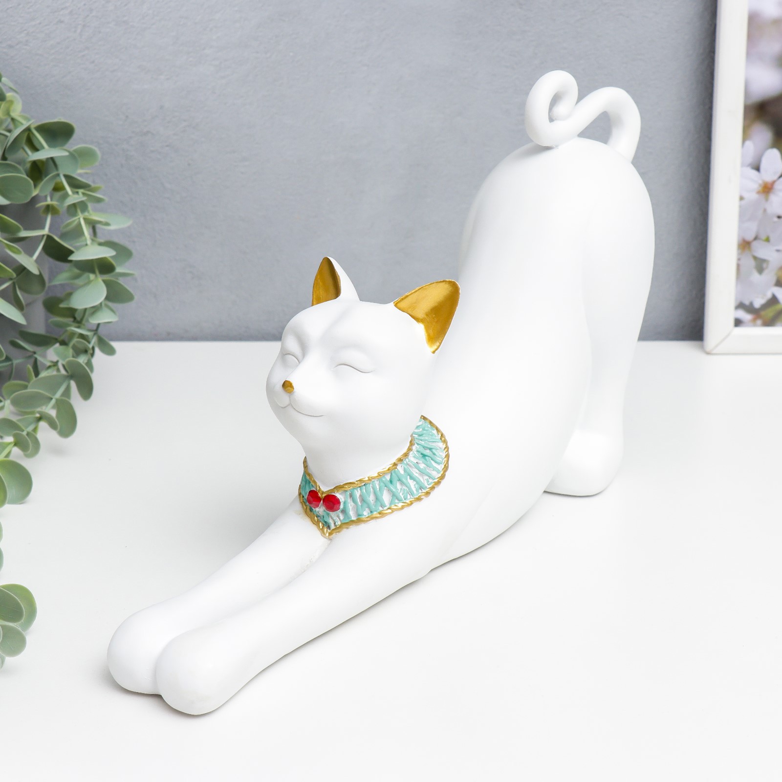 Изображение товара Сувенир интерьерный "Белая кошка с голубым ожерельем" потягивается 19x9x34 см