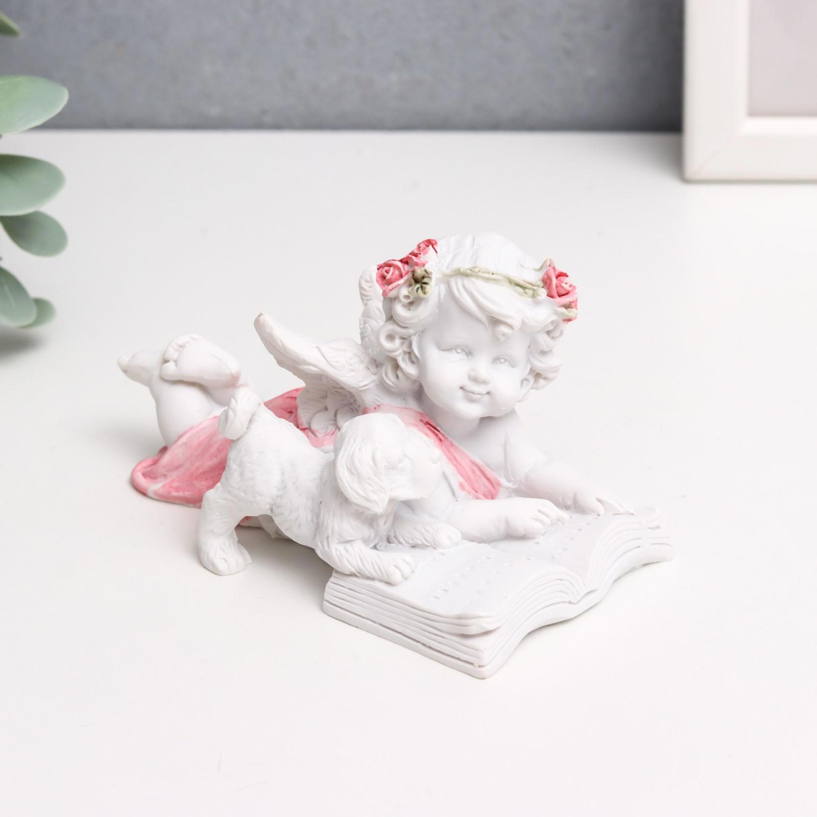 Изображение товара Белоснежный ангел в розовом венке читает с щенком — декор, 5,7x11x5,7 см