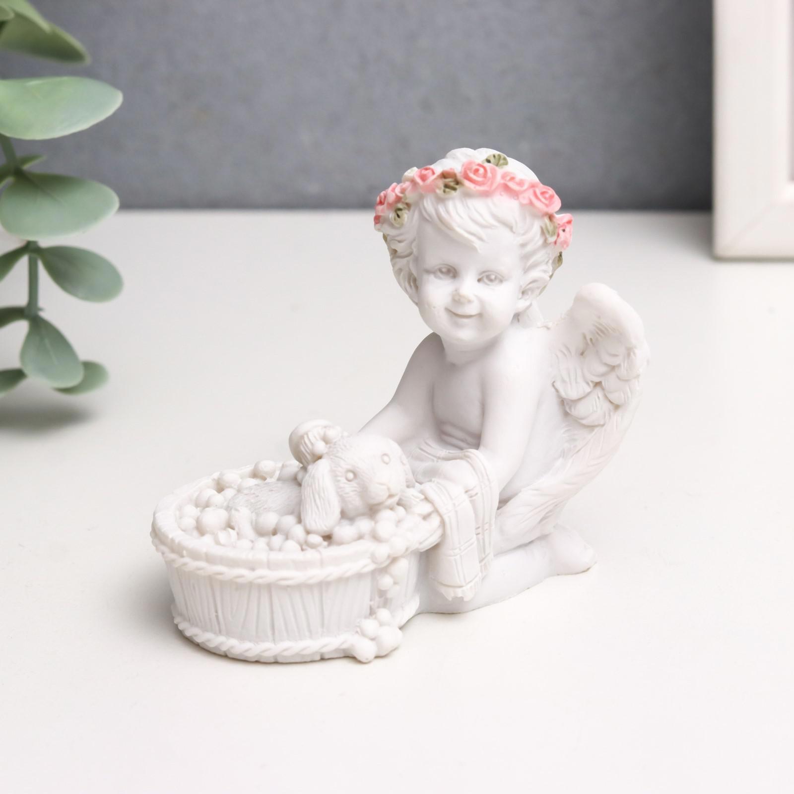Изображение товара Белоснежный ангел в розовом венке купает щенка — сувенир 7x7x4,2 см