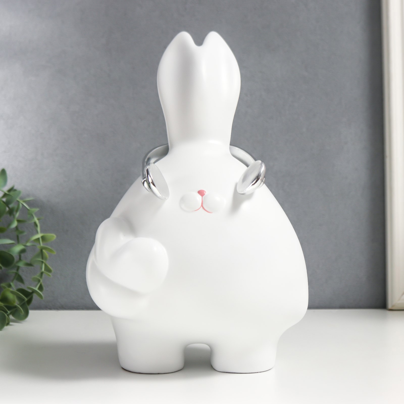 Изображение товара Сувенир интерьерный "Белый кроль с сердечком в наушниках" 27x18x20 см