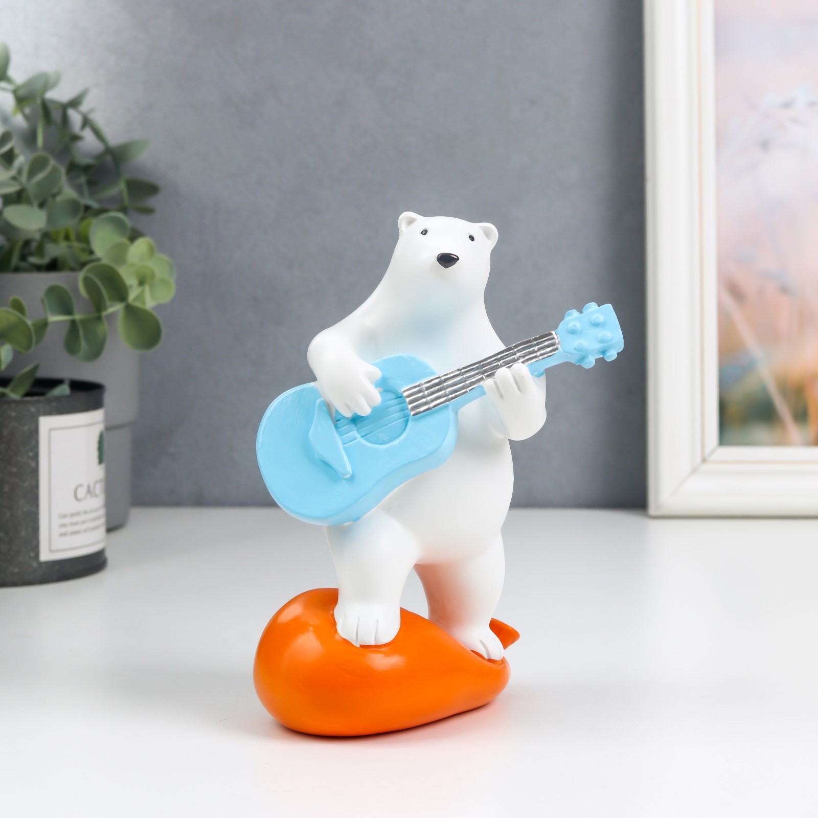 Изображение товара Сувенир интерьерный "Белый мишка с гитарой" 16x8.5x10.5 см