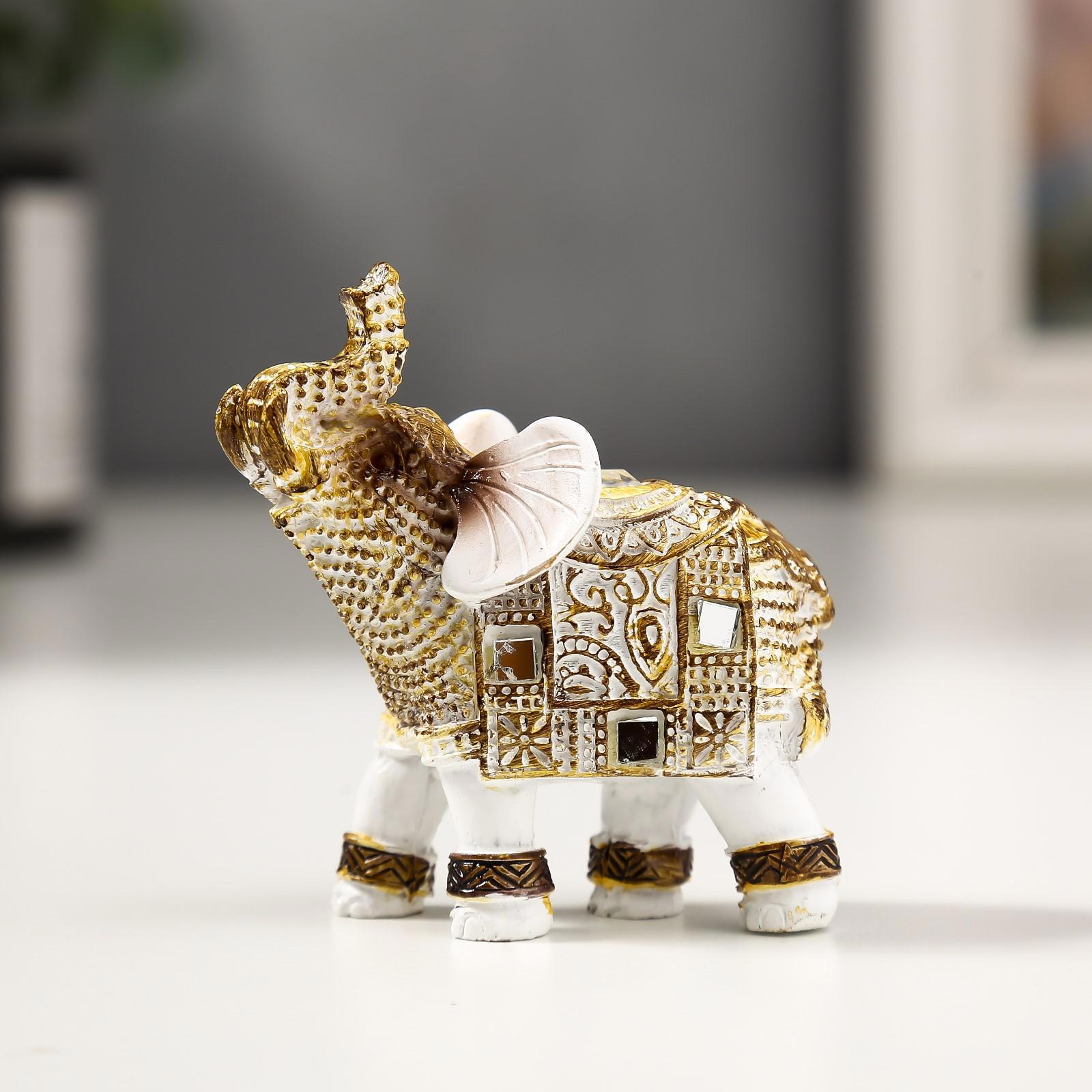 Изображение товара Сувенир интерьерный "Белый слоник с попоной из арабского ковра" 6.5x5.7x2.8 см