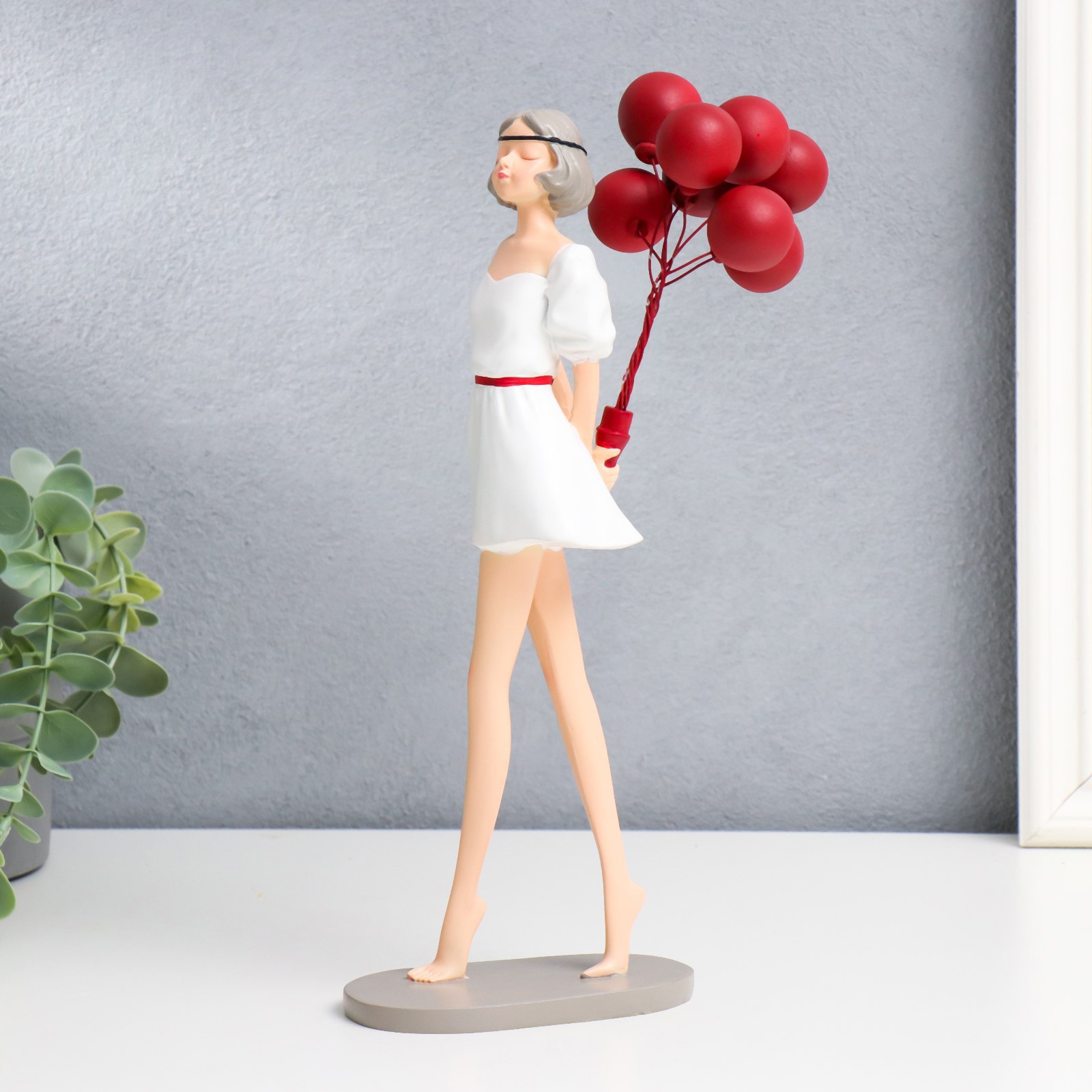 Изображение товара Сувенир интерьерный "Девушка в белом платье с воздушными шарами" 27.5x9x15.5 см