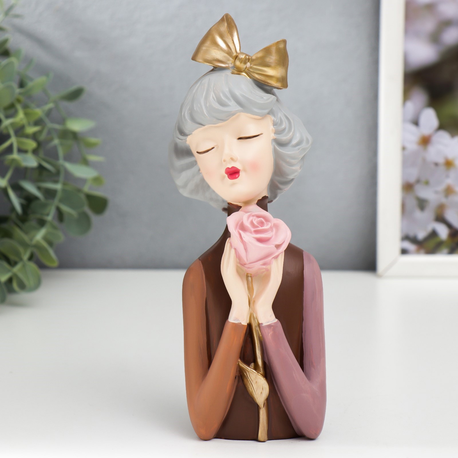 Изображение товара Сувенир интерьерный "Девушка с бантом в волосах, с розой" 20x4x5.5 см