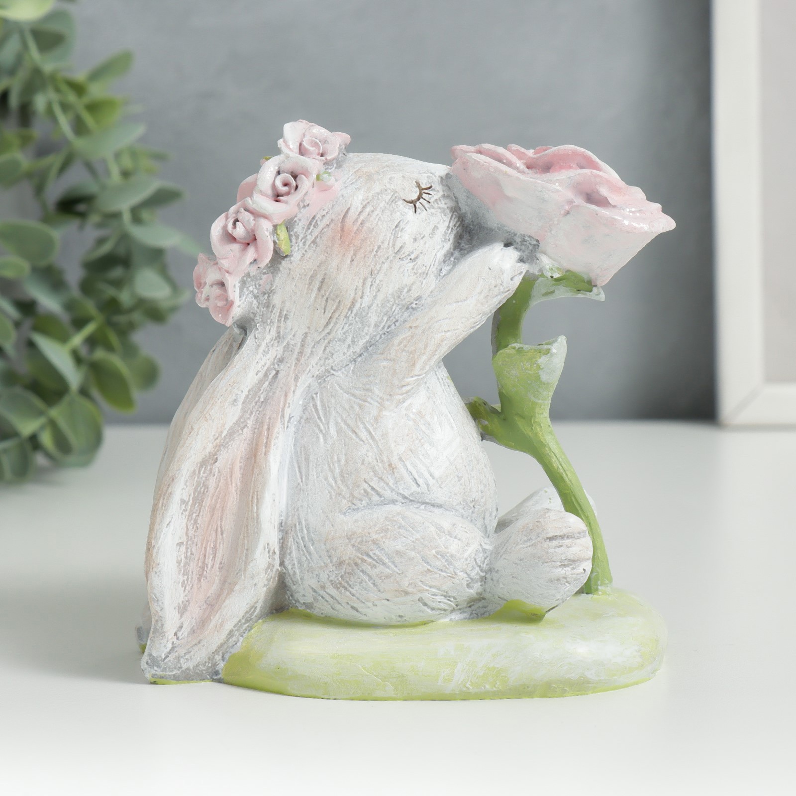 Изображение товара Сувенир интерьерный зайка в цветочном венке с розой 12x12x7,7 см