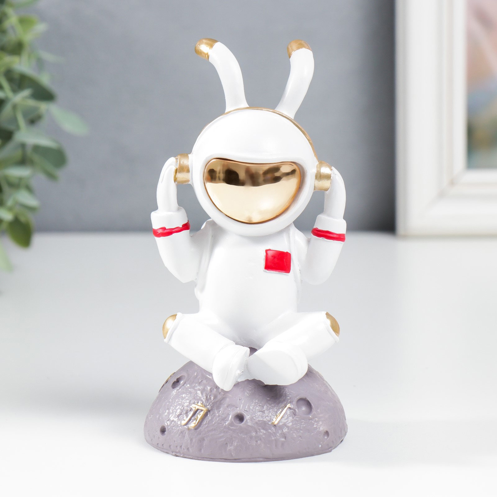 Изображение товара Заяц-астронавт в наушниках — декоративная фигурка 14x7,5 см